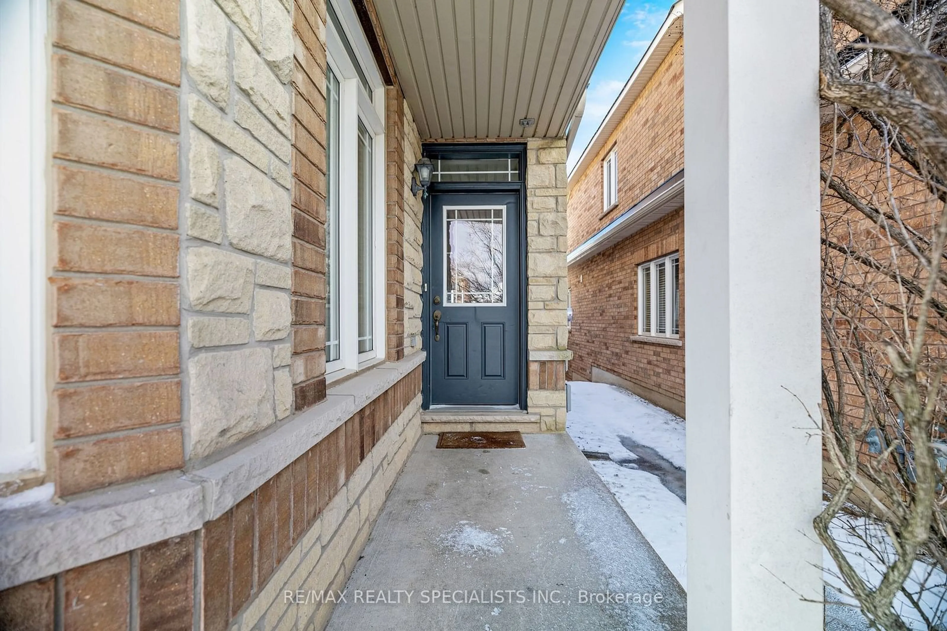 Indoor entryway for 220 Mclaughlin Ave, Milton Ontario L9T 7P2