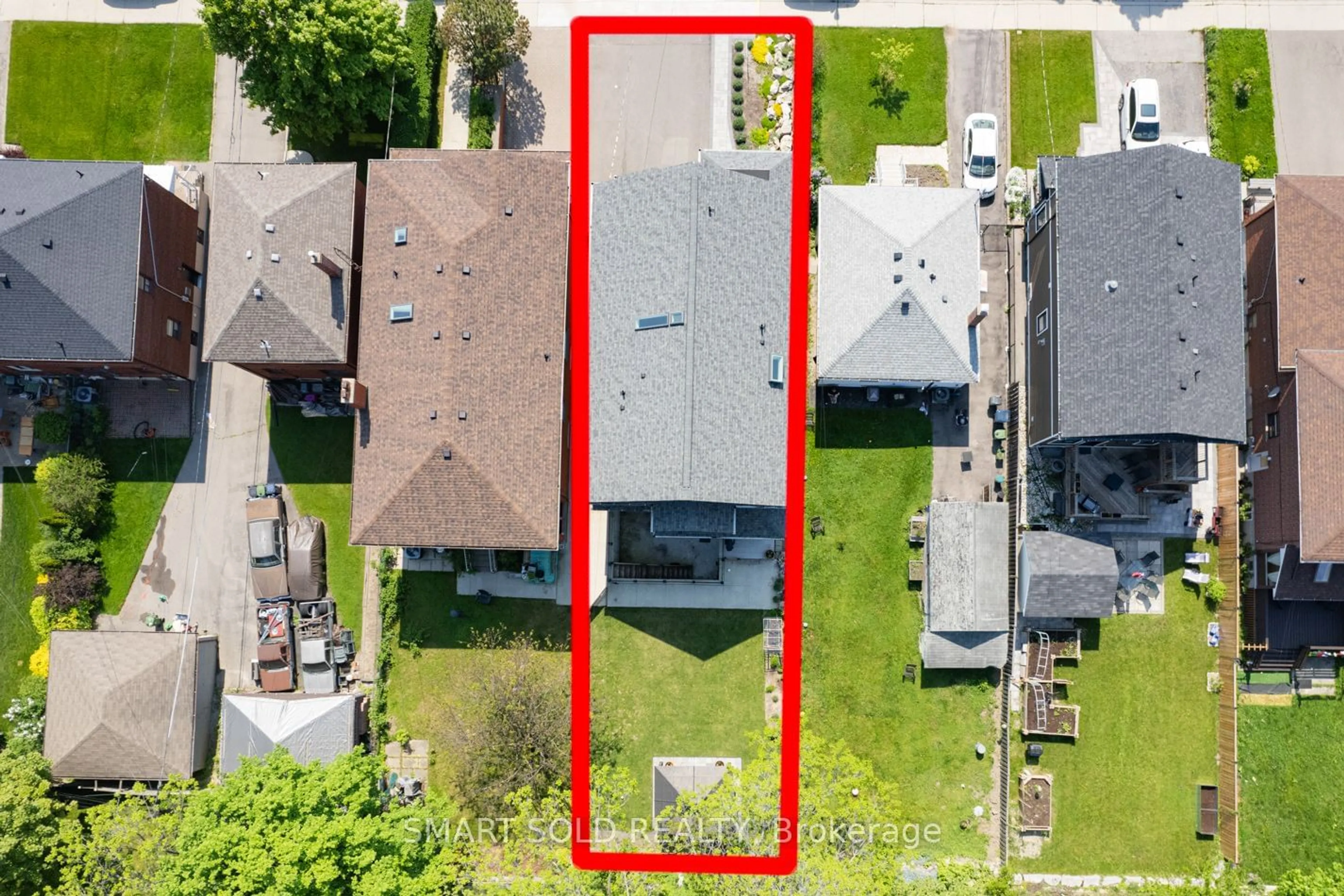 A pic from outside/outdoor area/front of a property/back of a property/a pic from drone, street for 21 Harold St, Toronto Ontario M8Z 3R4