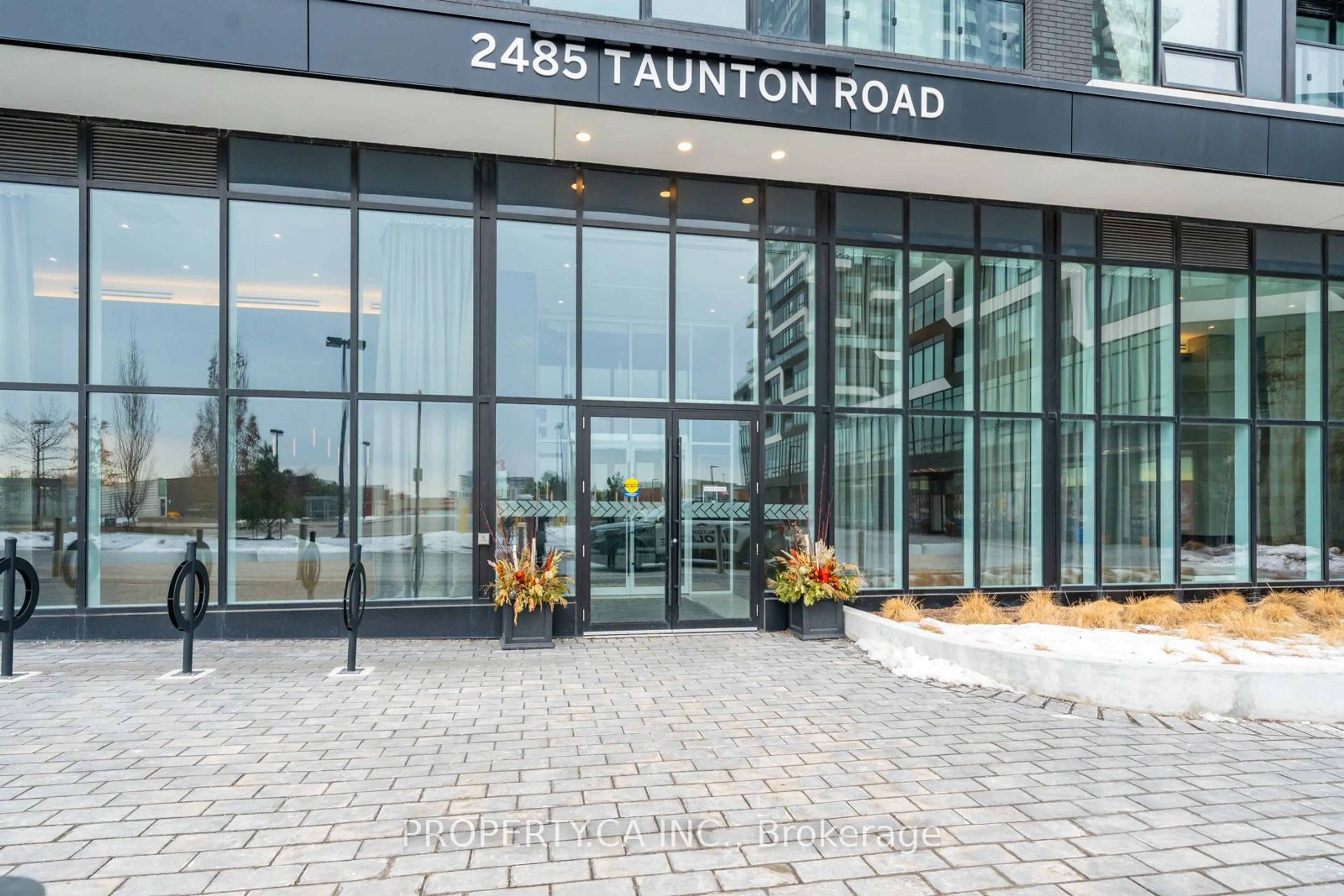 Indoor foyer for 2485 Taunton Rd #427, Oakville Ontario L6H 3R8