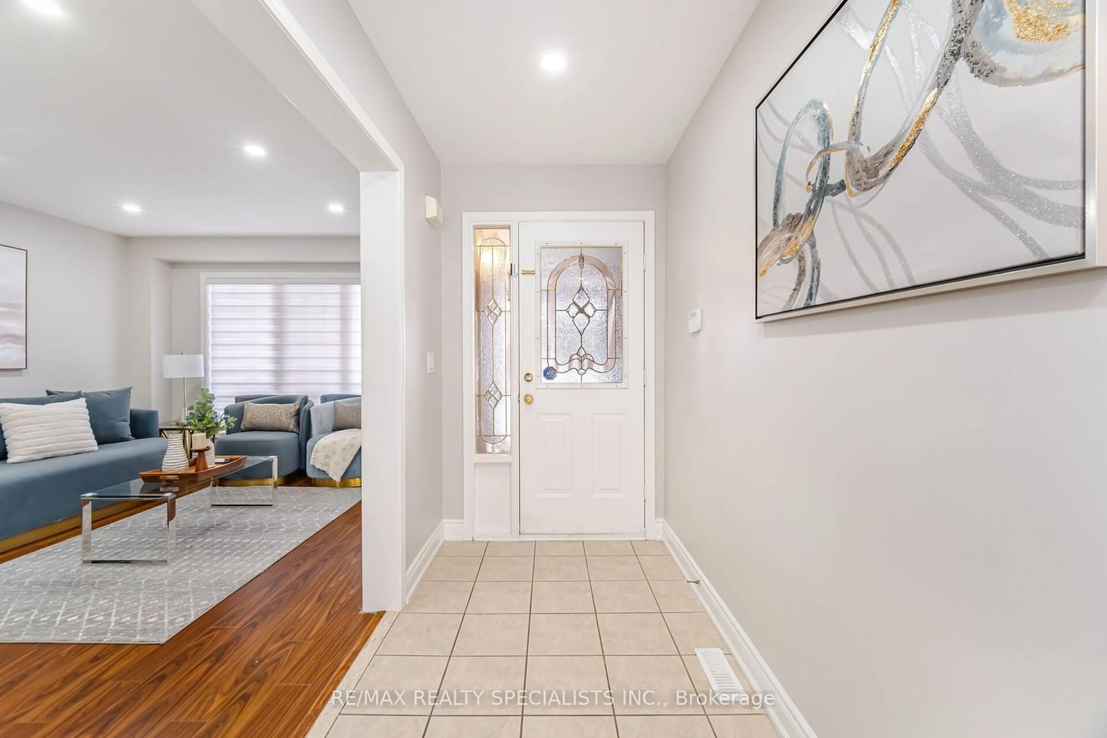 Indoor entryway for 8 Upshall Dr, Brampton Ontario L6P 1E1