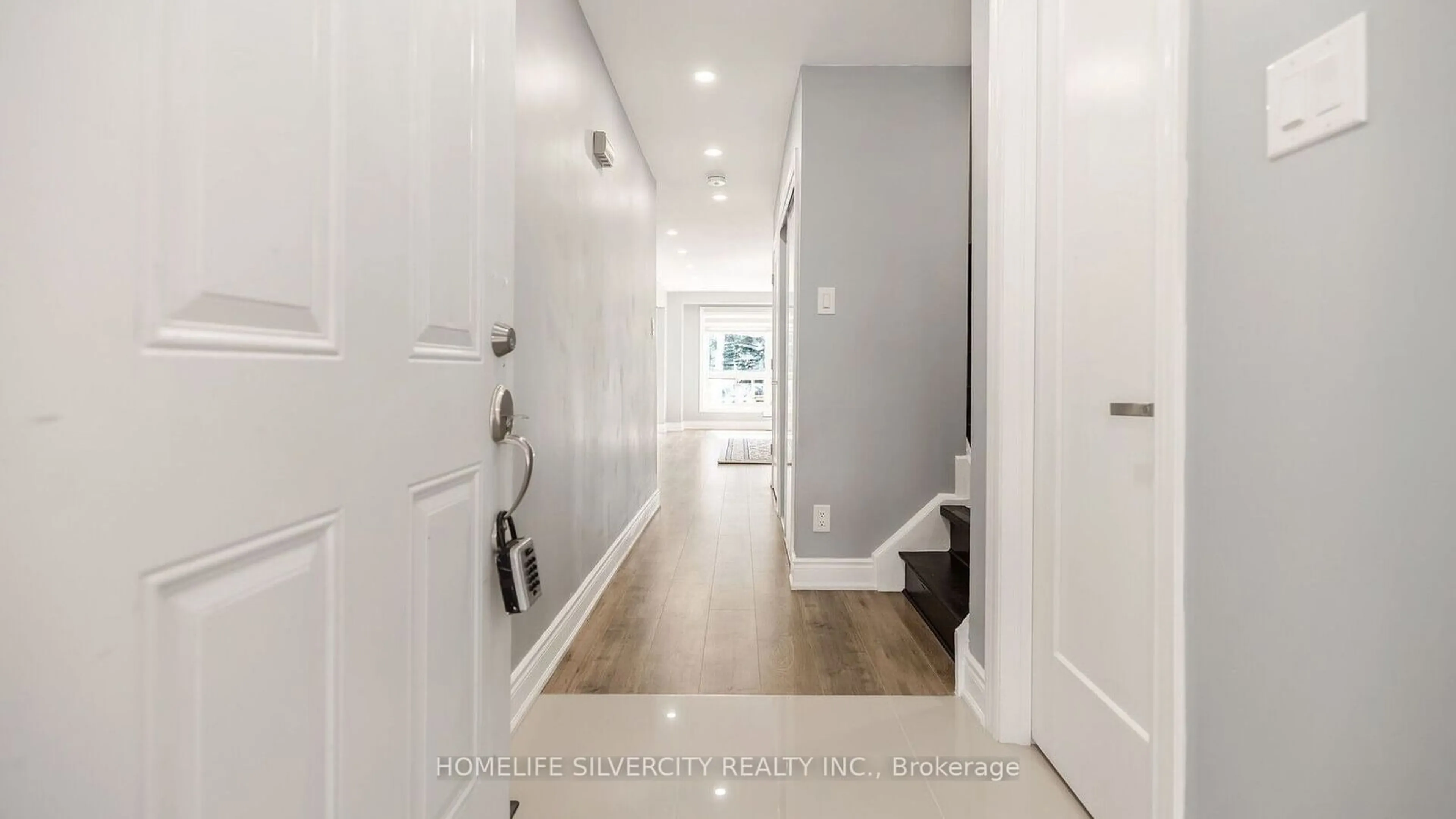 Indoor entryway for 1616 Haig Blvd #28, Mississauga Ontario L5E 3C9