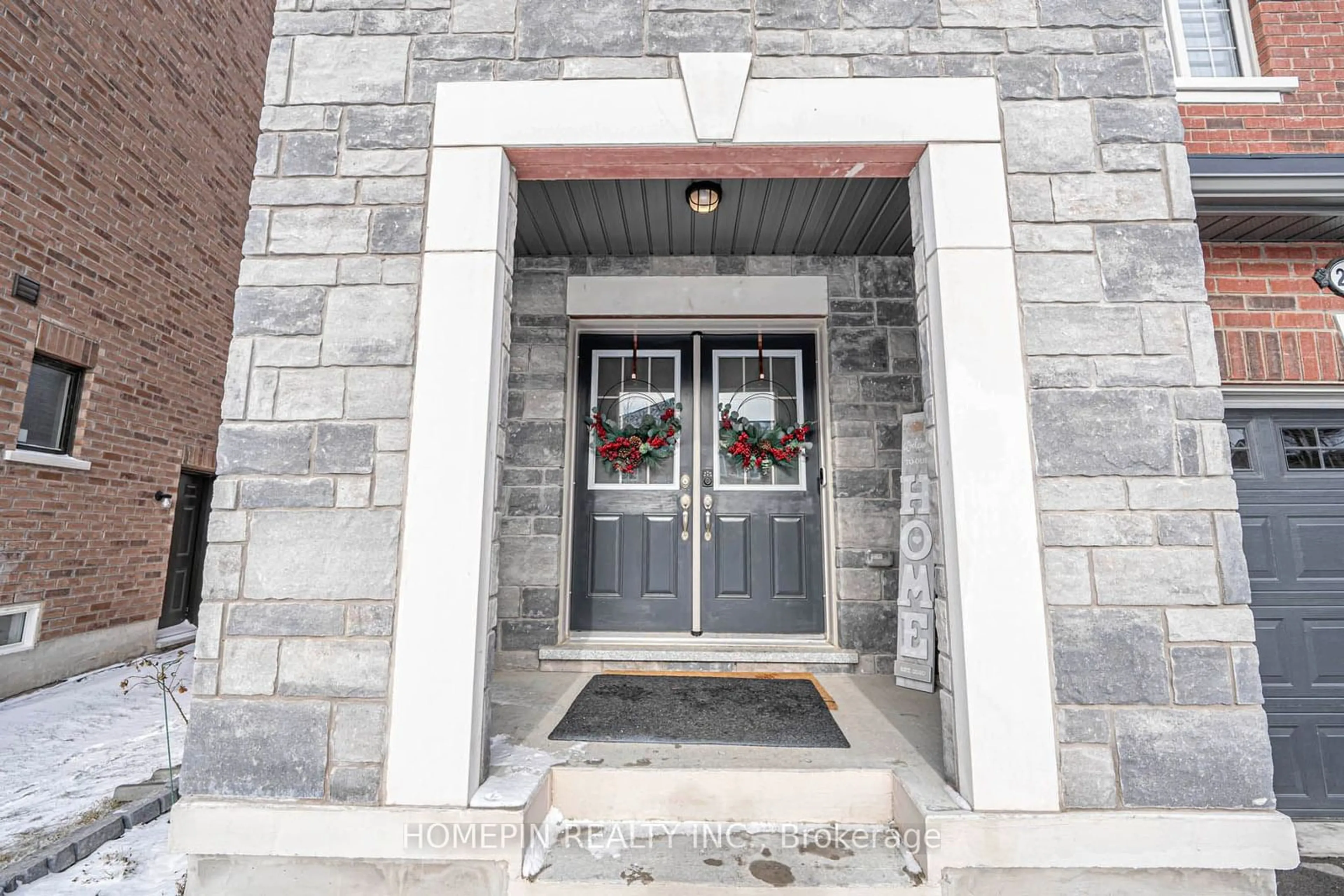 Indoor entryway for 292 Fasken Crt, Milton Ontario L9T 6S9