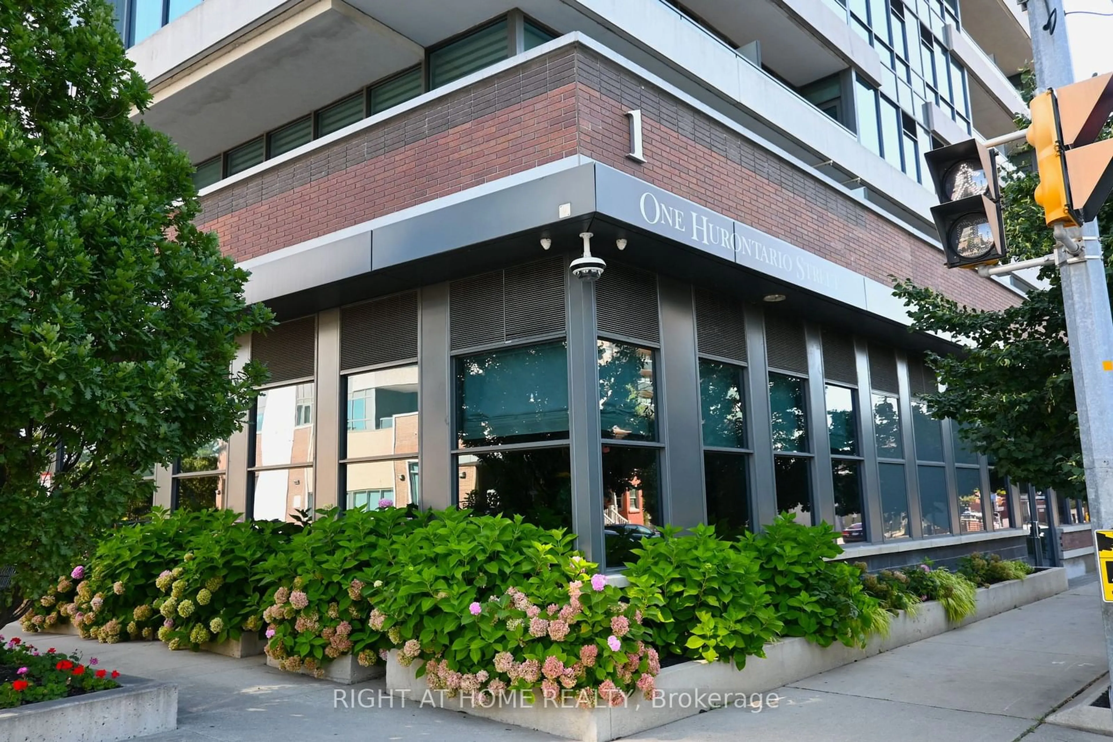 Patio, building for 1 Hurontario St #315, Mississauga Ontario L5G 0A3