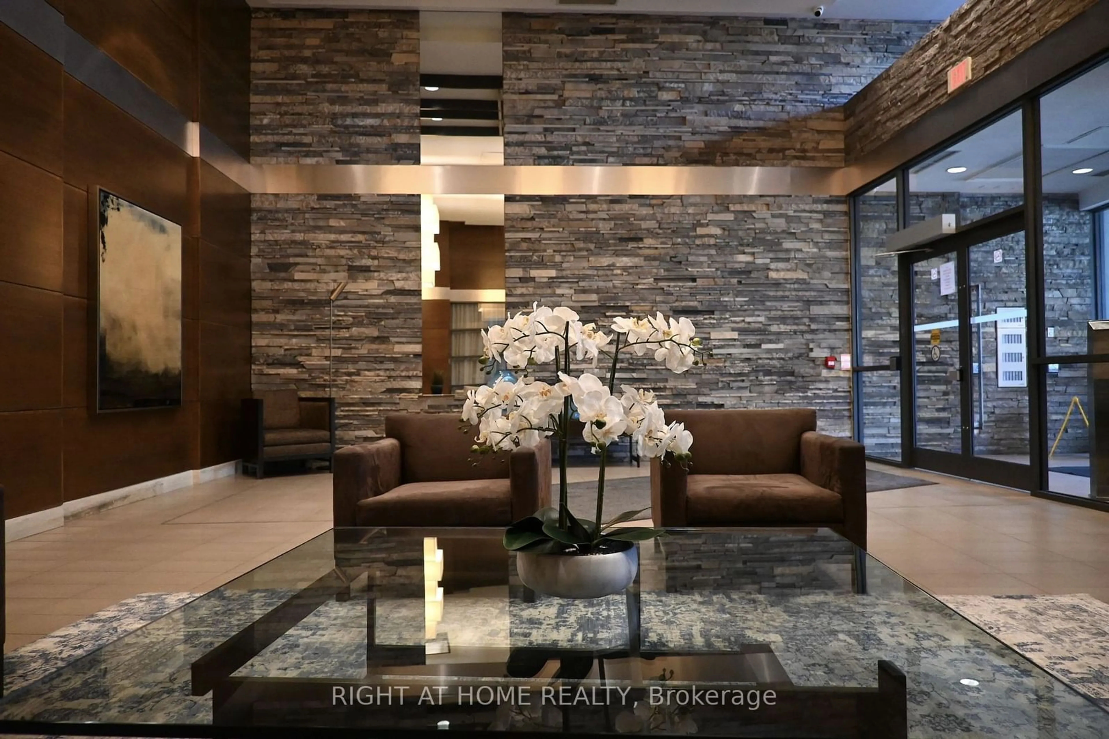 Lobby for 1 Hurontario St #315, Mississauga Ontario L5G 0A3