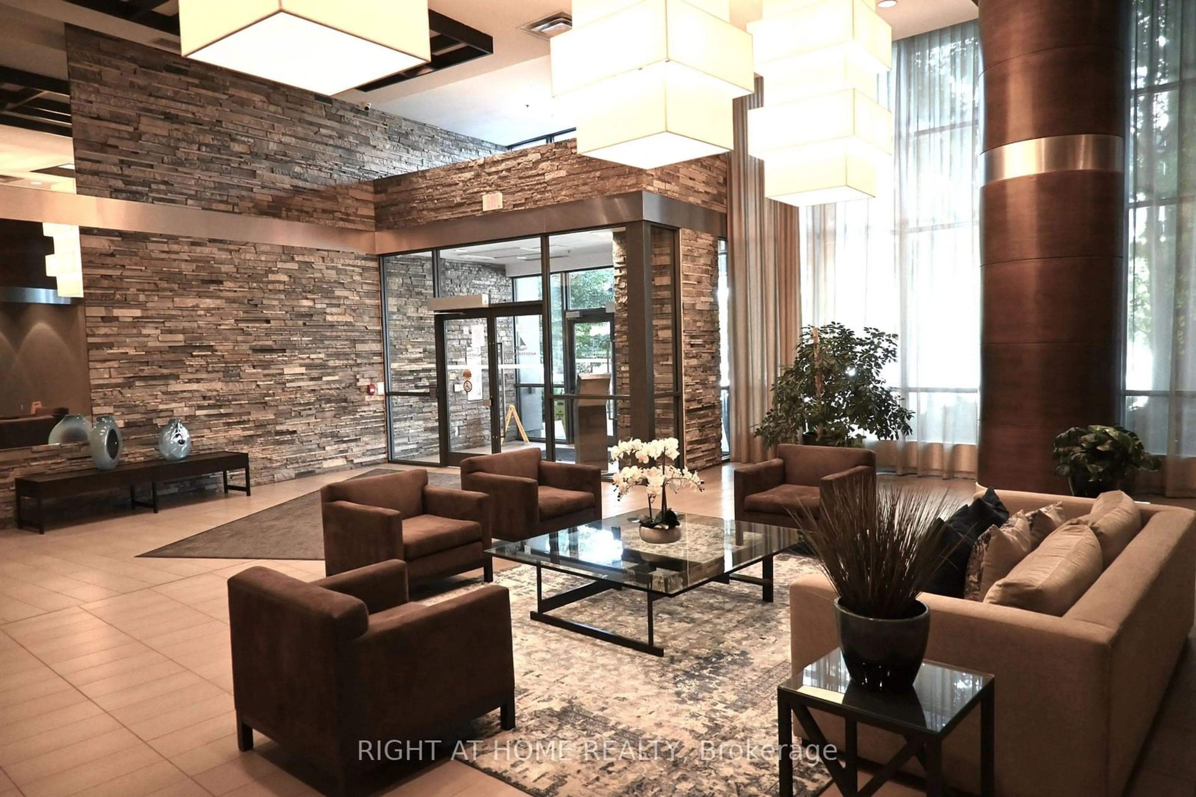 Lobby for 1 Hurontario St #315, Mississauga Ontario L5G 0A3