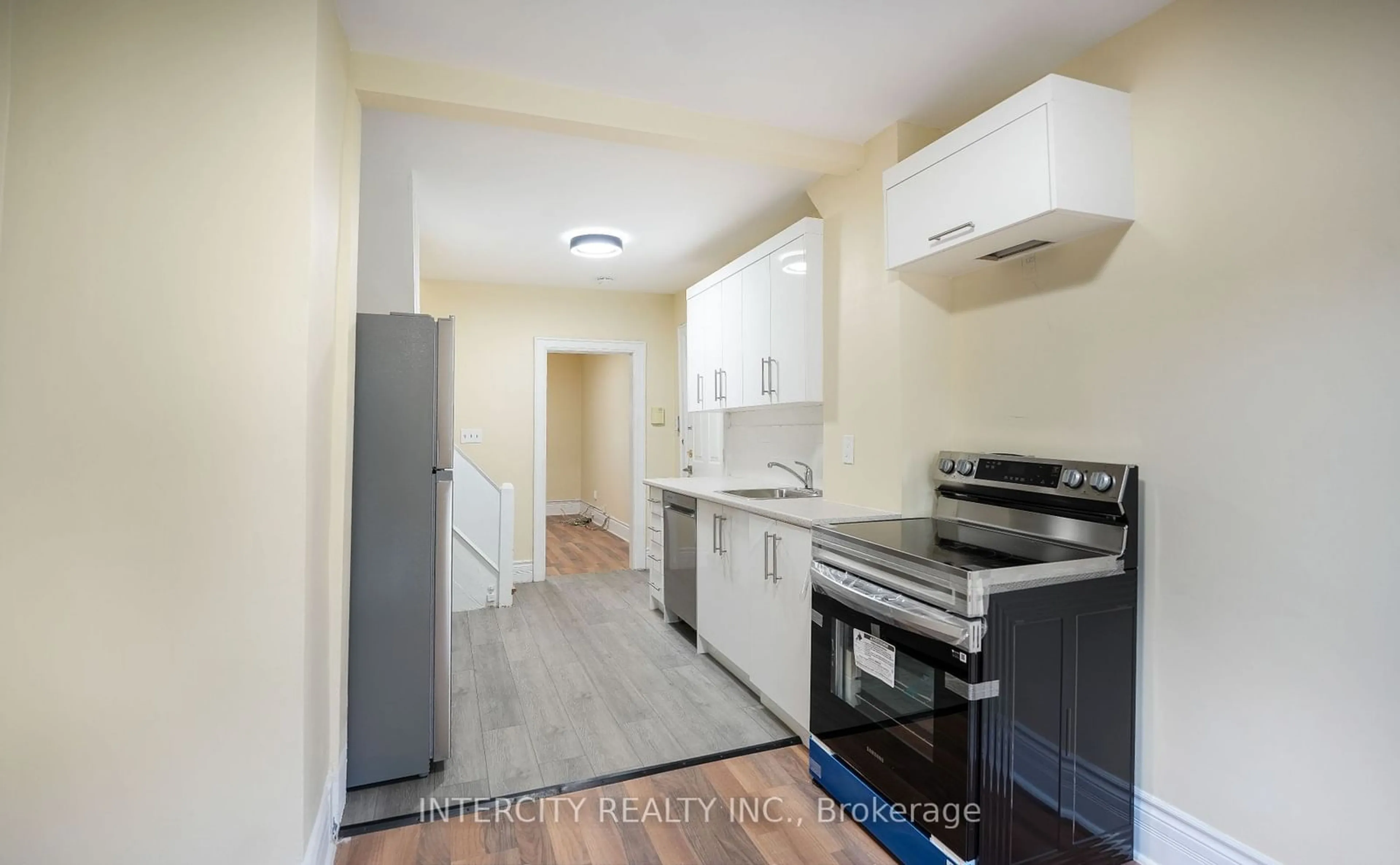 Standard kitchen, unknown for 44 Branstone Rd, Toronto Ontario M6E 4E4