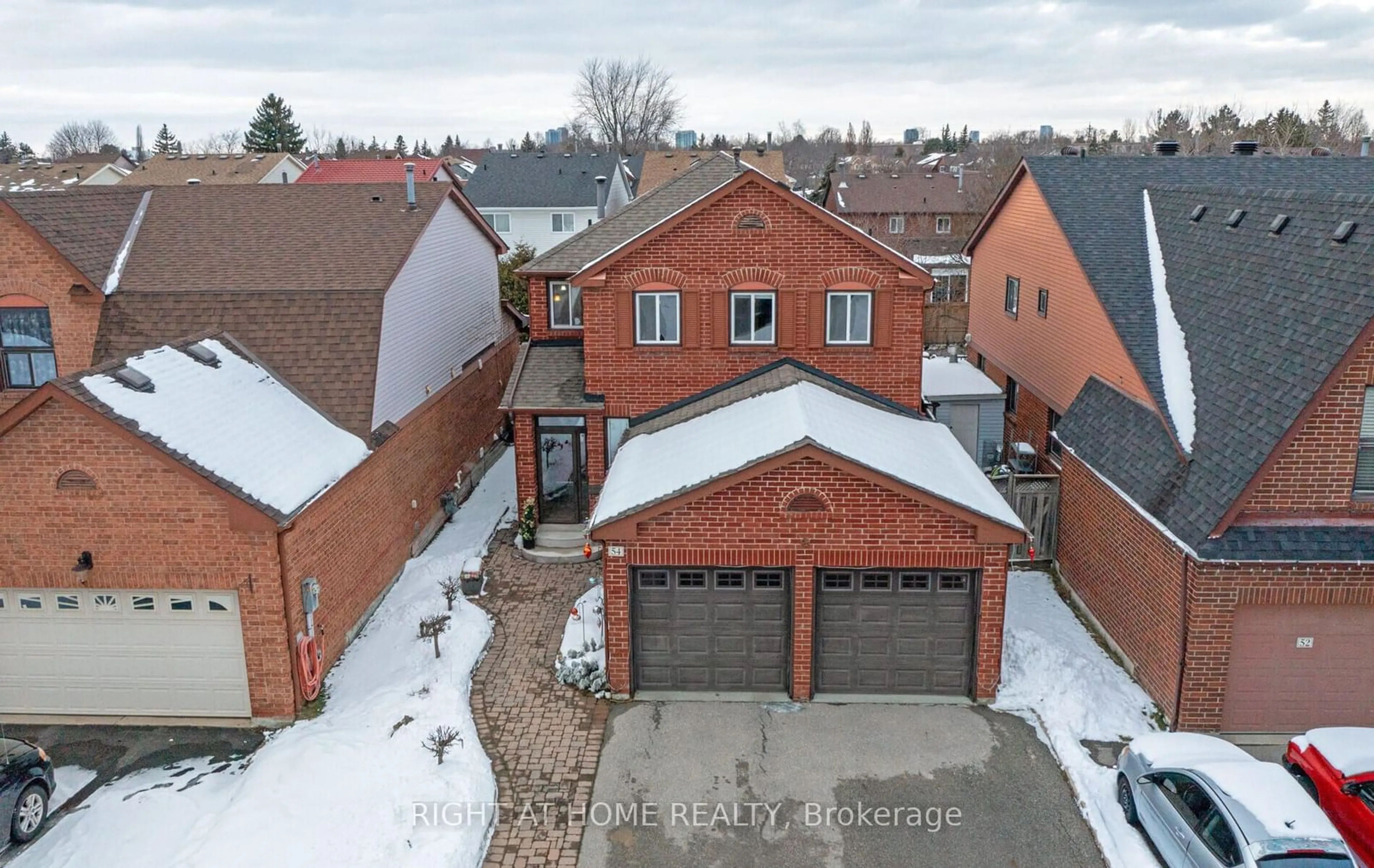 A pic from outside/outdoor area/front of a property/back of a property/a pic from drone, street for 54 Ferguson Pl, Brampton Ontario L6Y 2S9