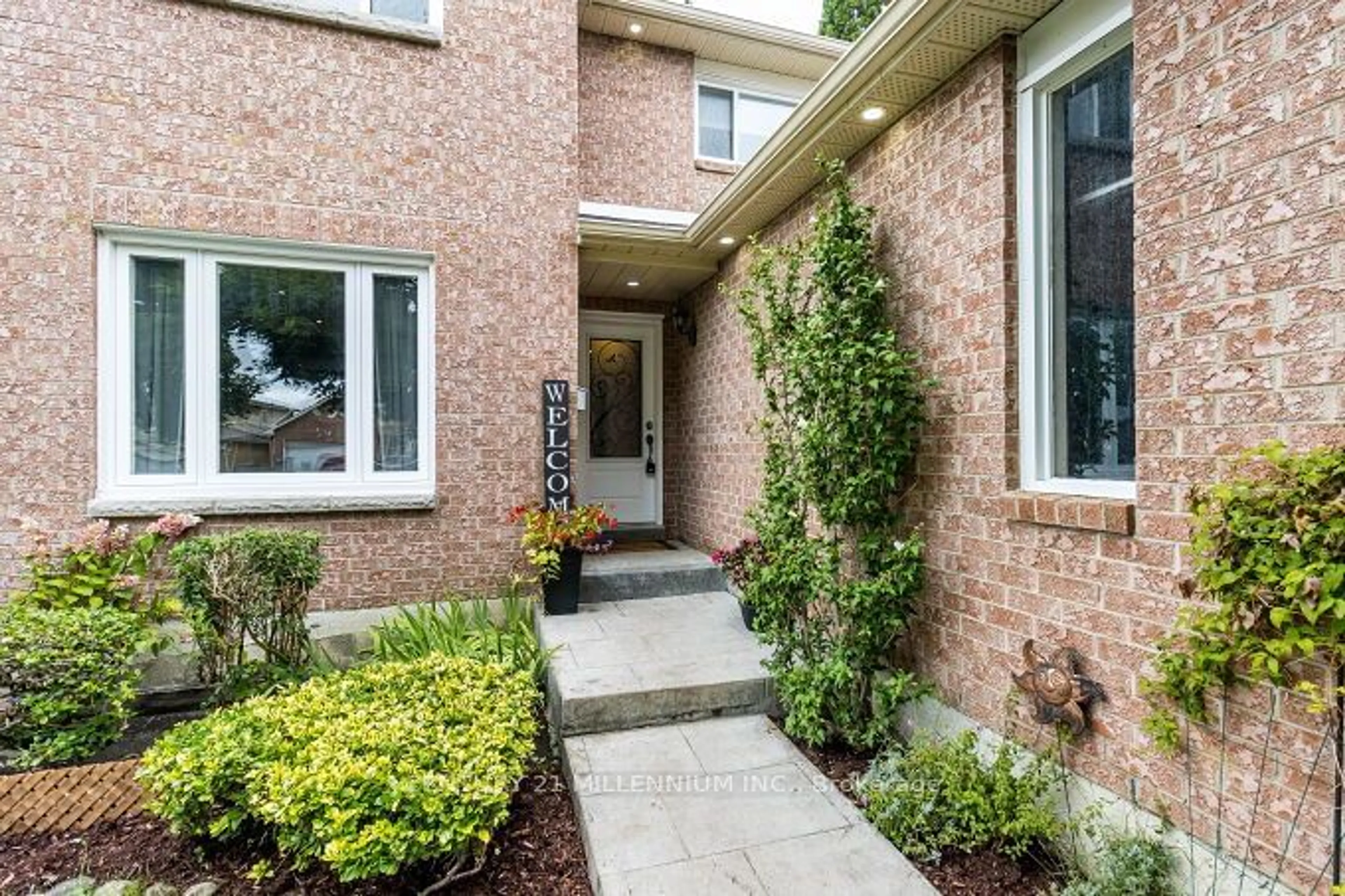 Home with brick exterior material, street for 92 Cassander Cres, Brampton Ontario L6Z 1Z2