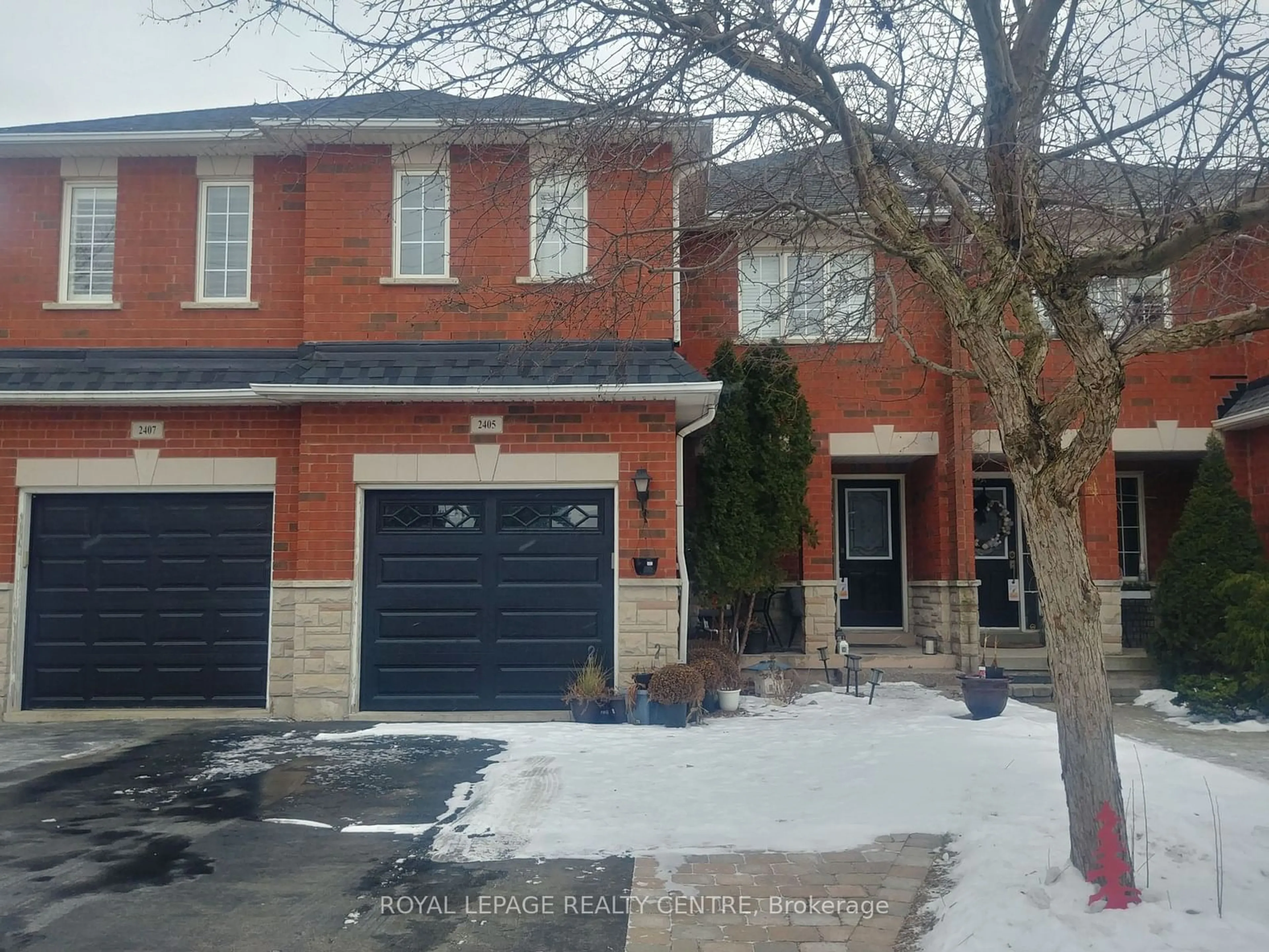 Home with brick exterior material, street for 2405 Newcastle Cres, Oakville Ontario L6M 4P8