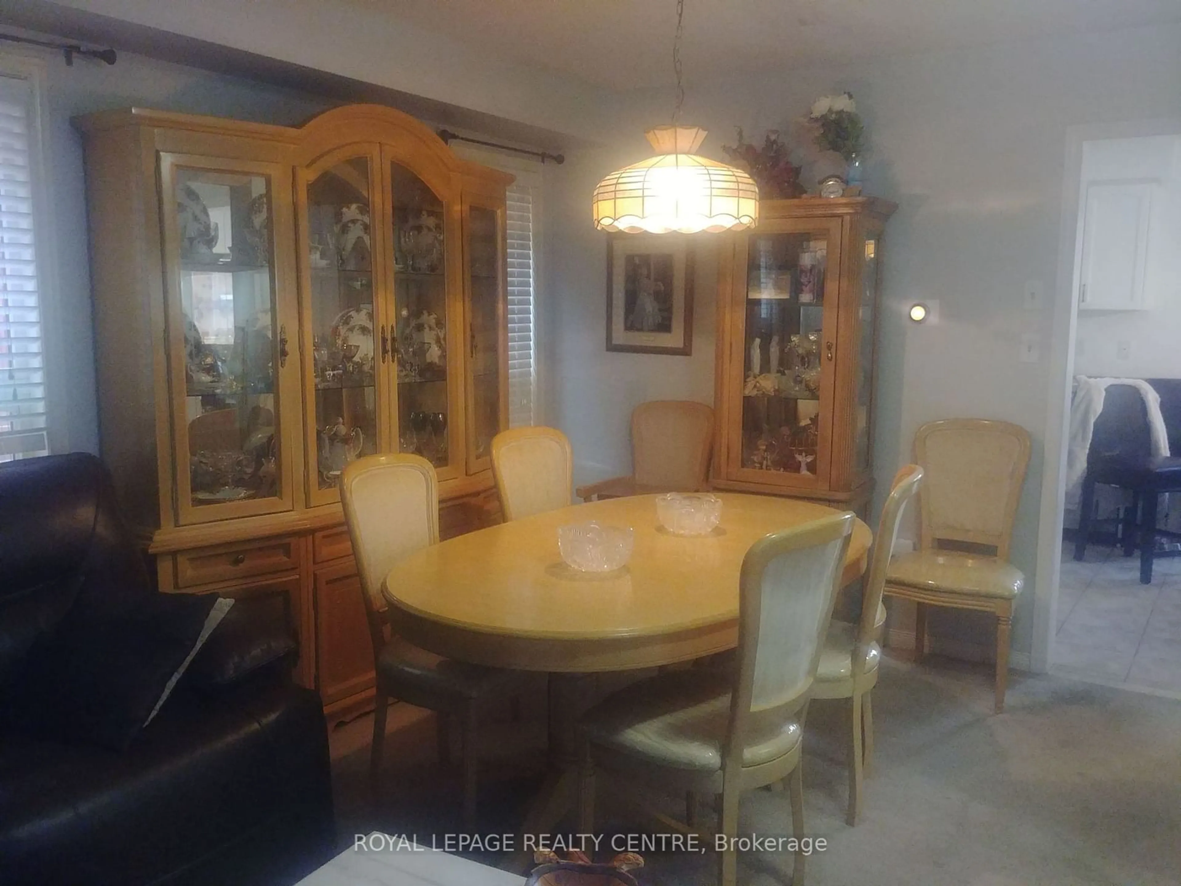 Dining room, unknown for 2405 Newcastle Cres, Oakville Ontario L6M 4P8