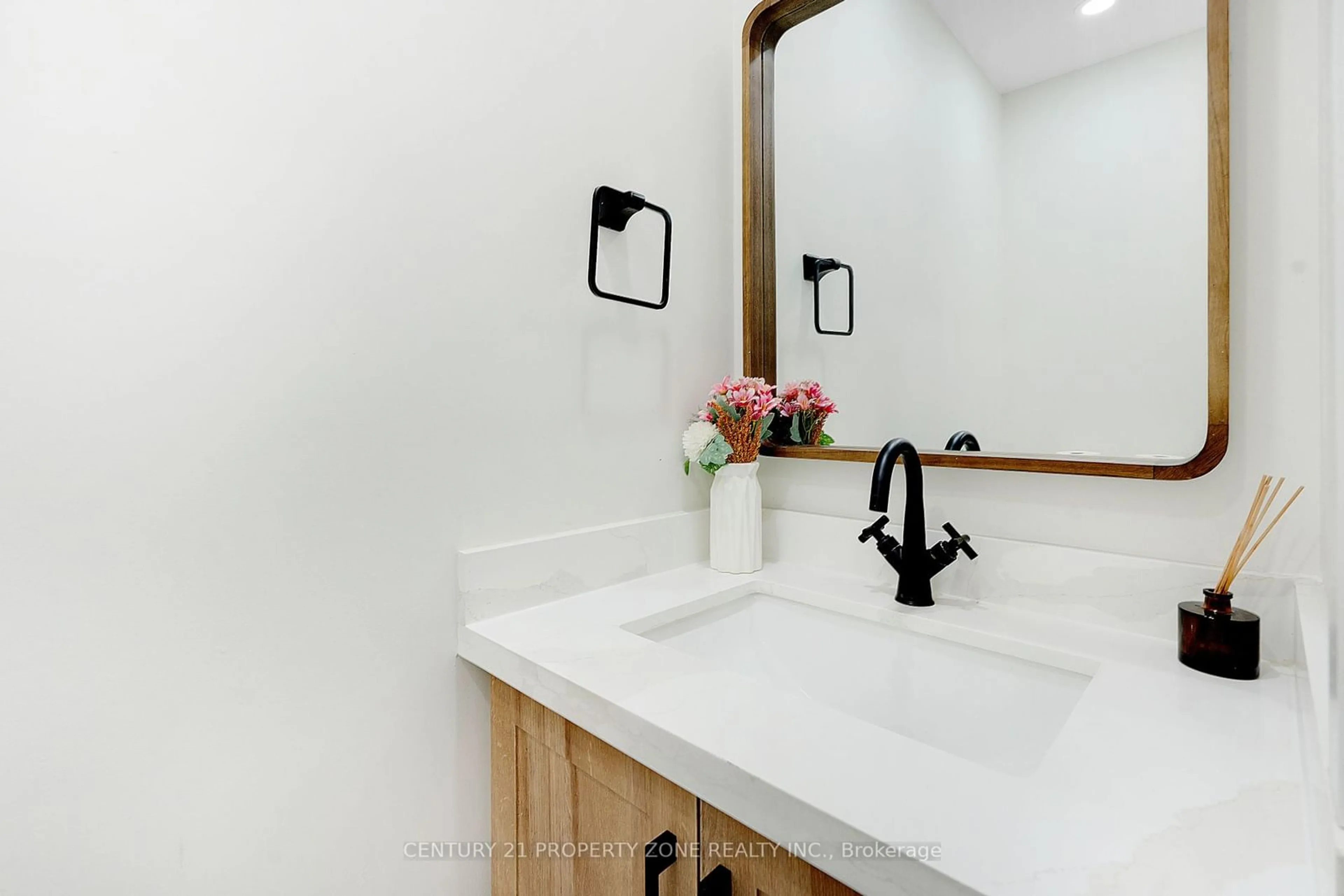 Contemporary bathroom, ceramic/tile floor for 66 Gondola Cres, Brampton Ontario L6S 1W6