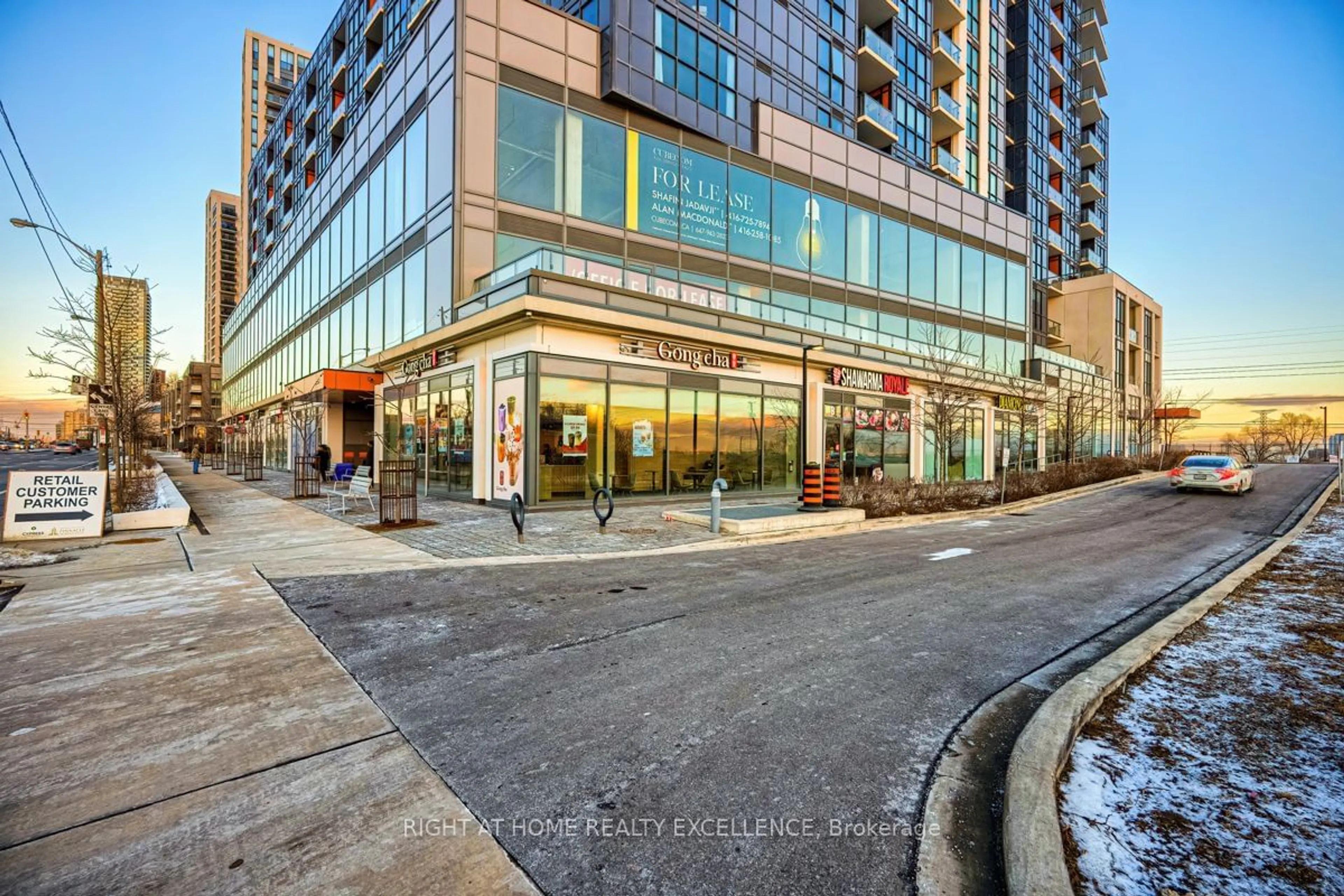 Indoor foyer for 50 THOMAS RILEY Rd #1906, Toronto Ontario M9B 0C5