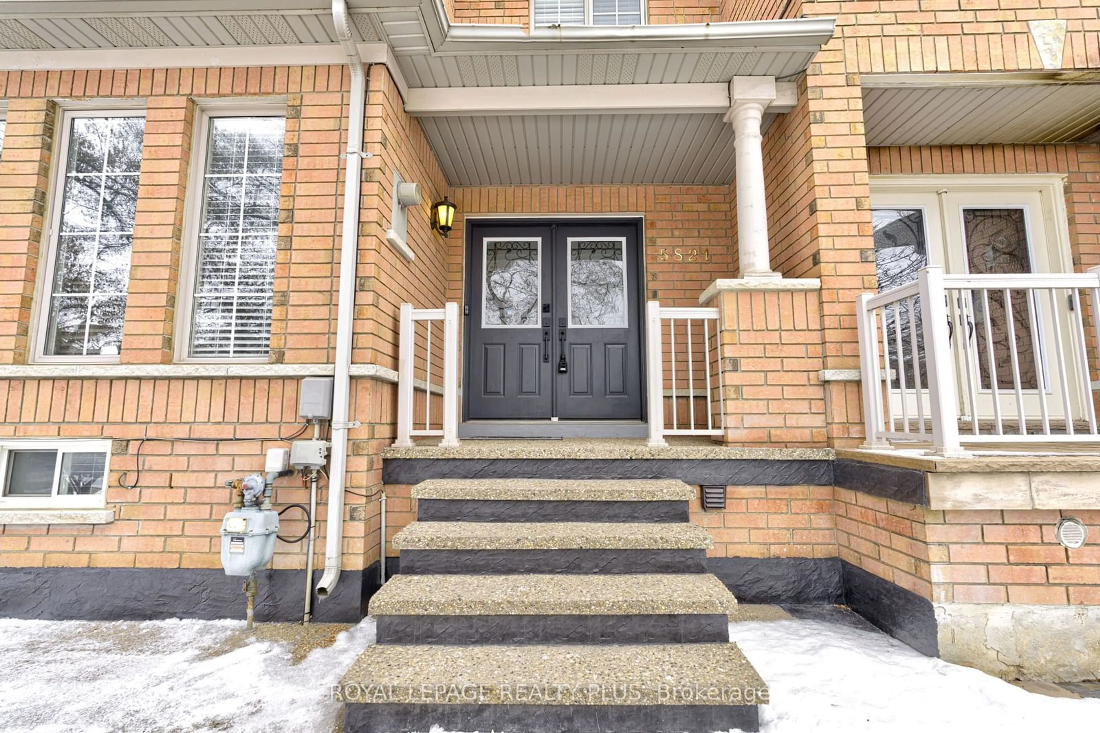 Indoor entryway for 5821 Rainberry Dr, Mississauga Ontario L5M 6S2