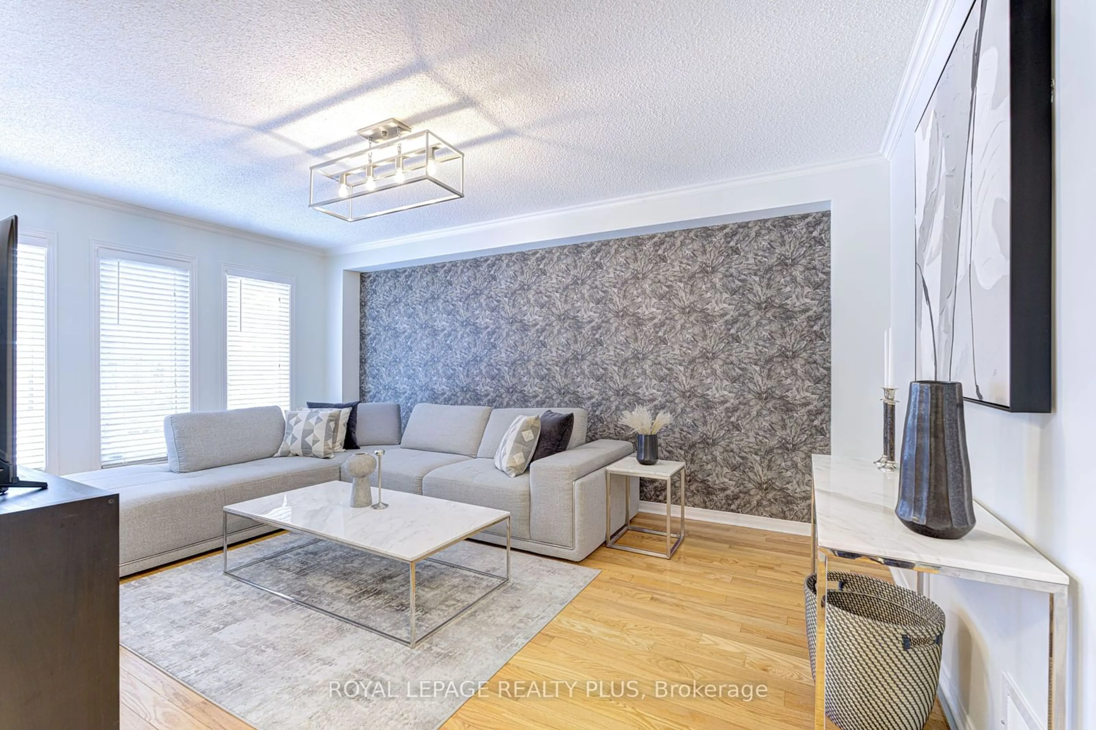 Living room with furniture, unknown for 5821 Rainberry Dr, Mississauga Ontario L5M 6S2