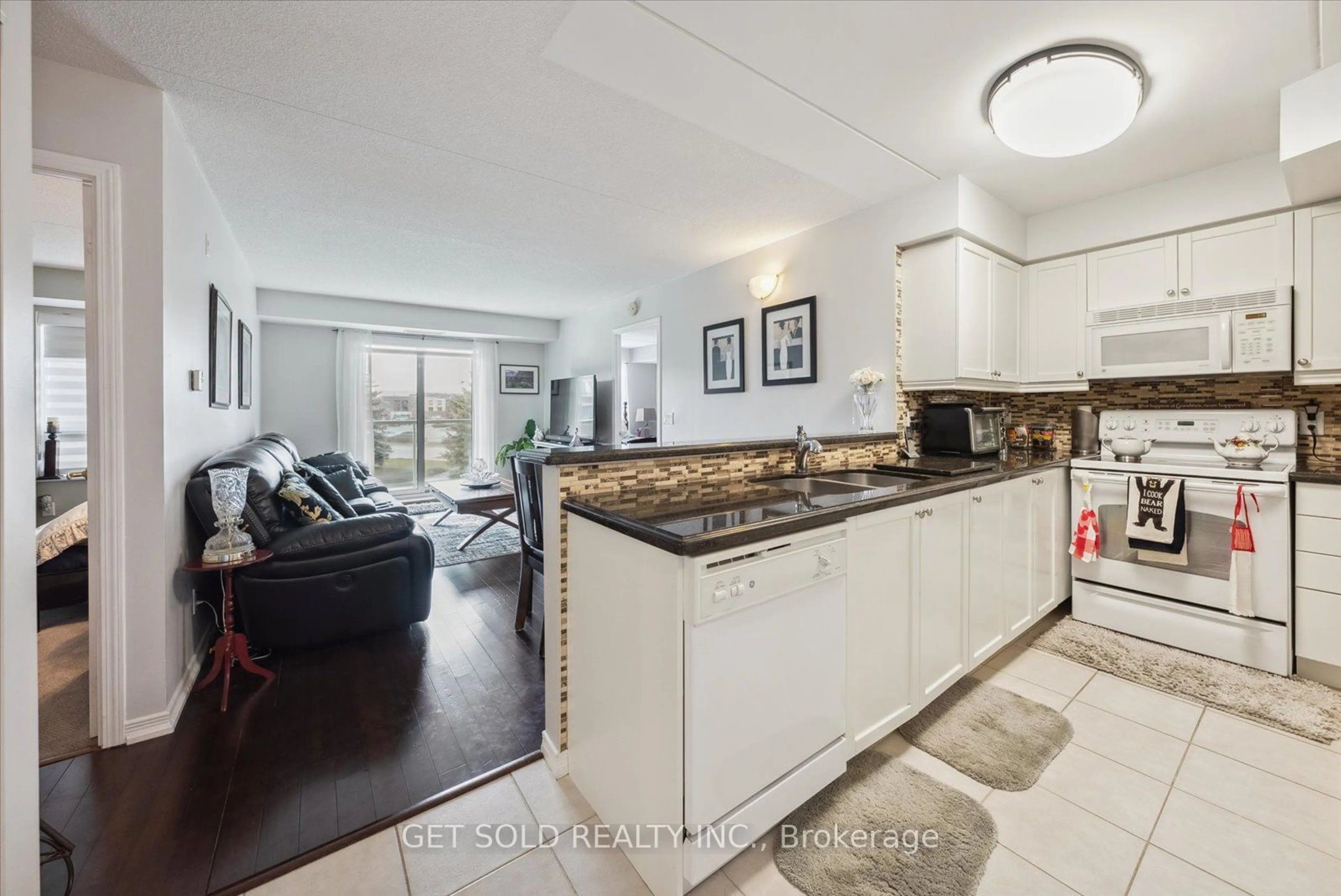 Open concept kitchen, ceramic/tile floor for 35 Via Rosedale #206, Brampton Ontario L6R 3J9