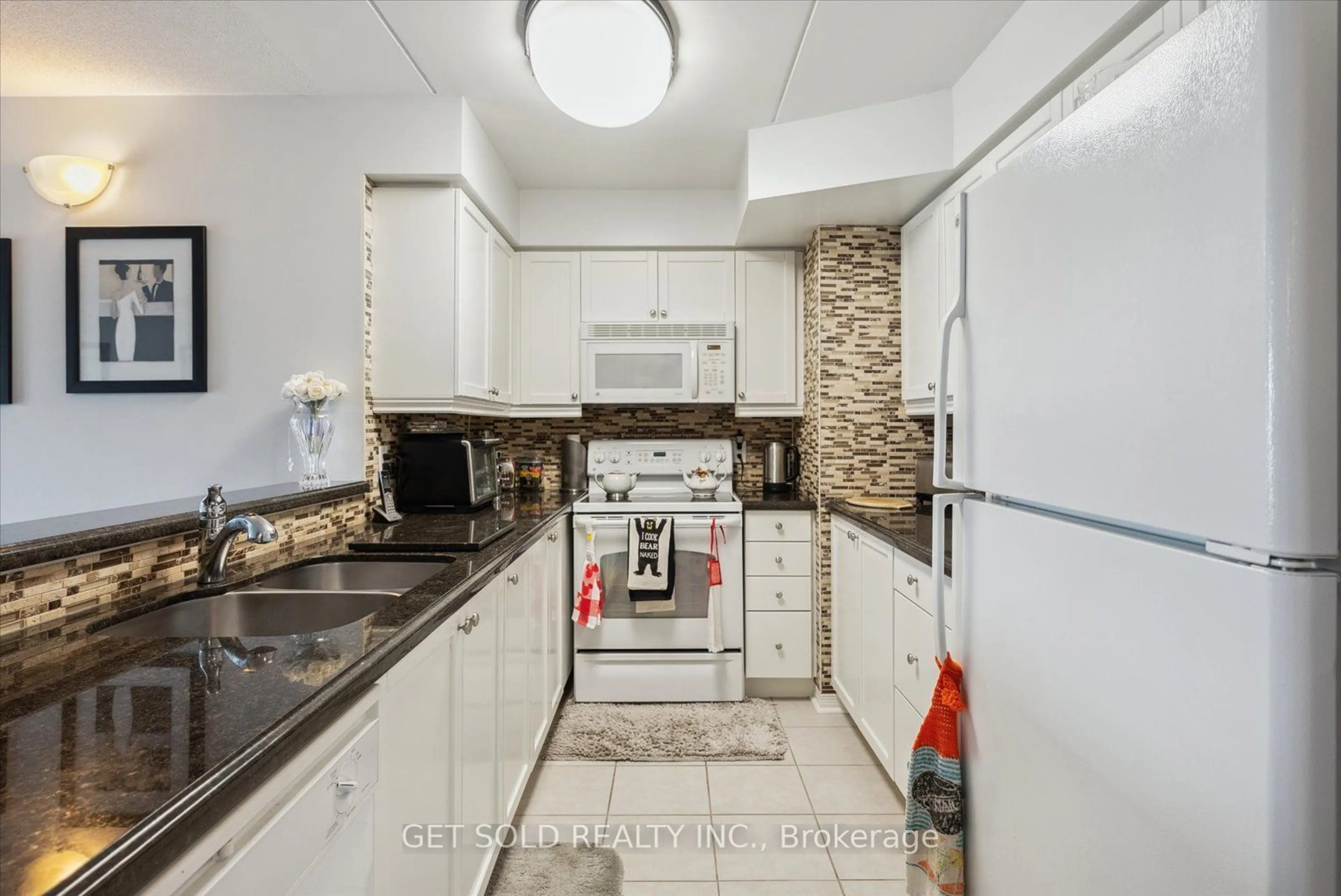 Standard kitchen, ceramic/tile floor for 35 Via Rosedale #206, Brampton Ontario L6R 3J9