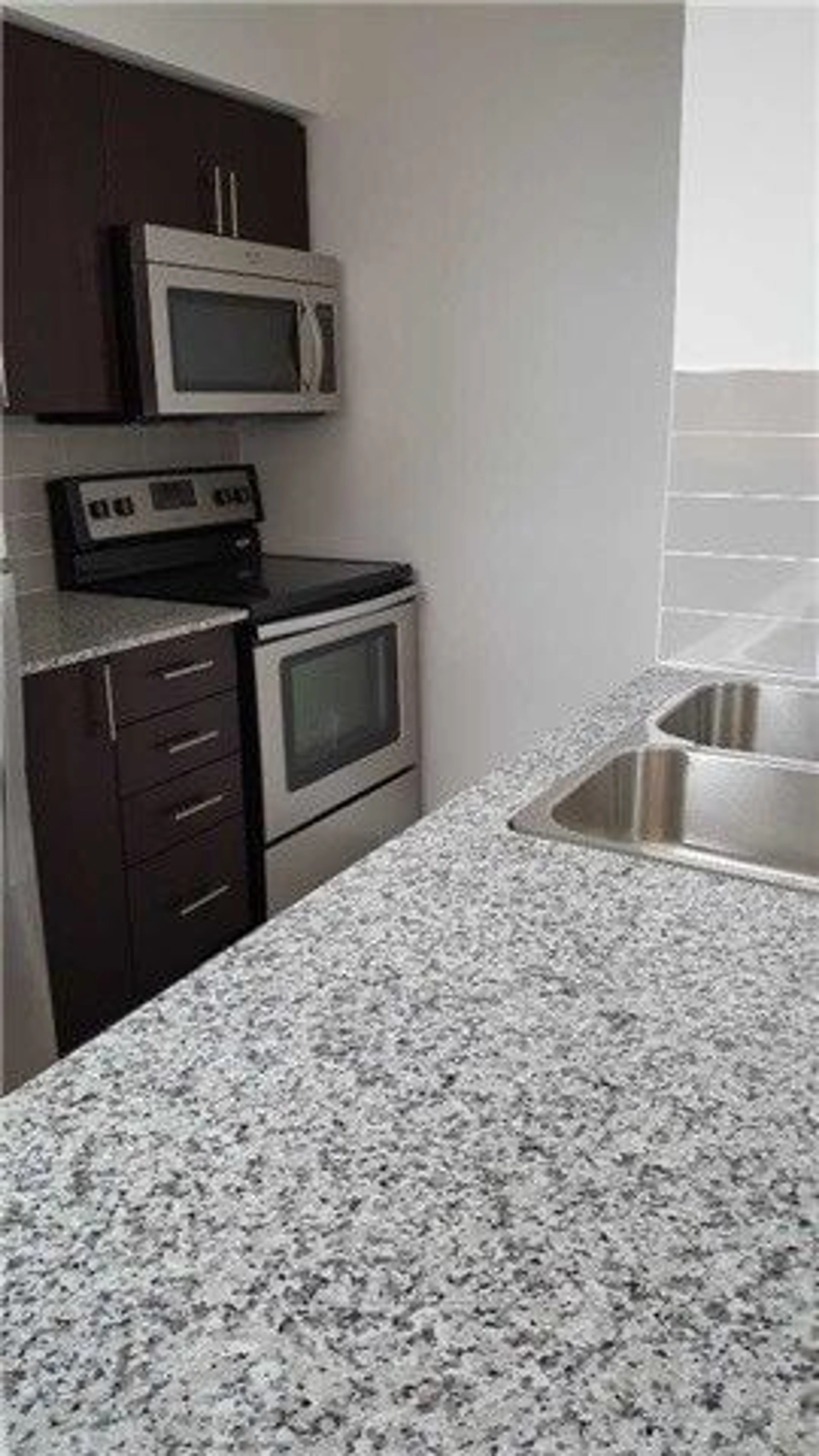 Standard kitchen, unknown for 1410 Dupont Rd #308, Toronto Ontario P1B 8Z4