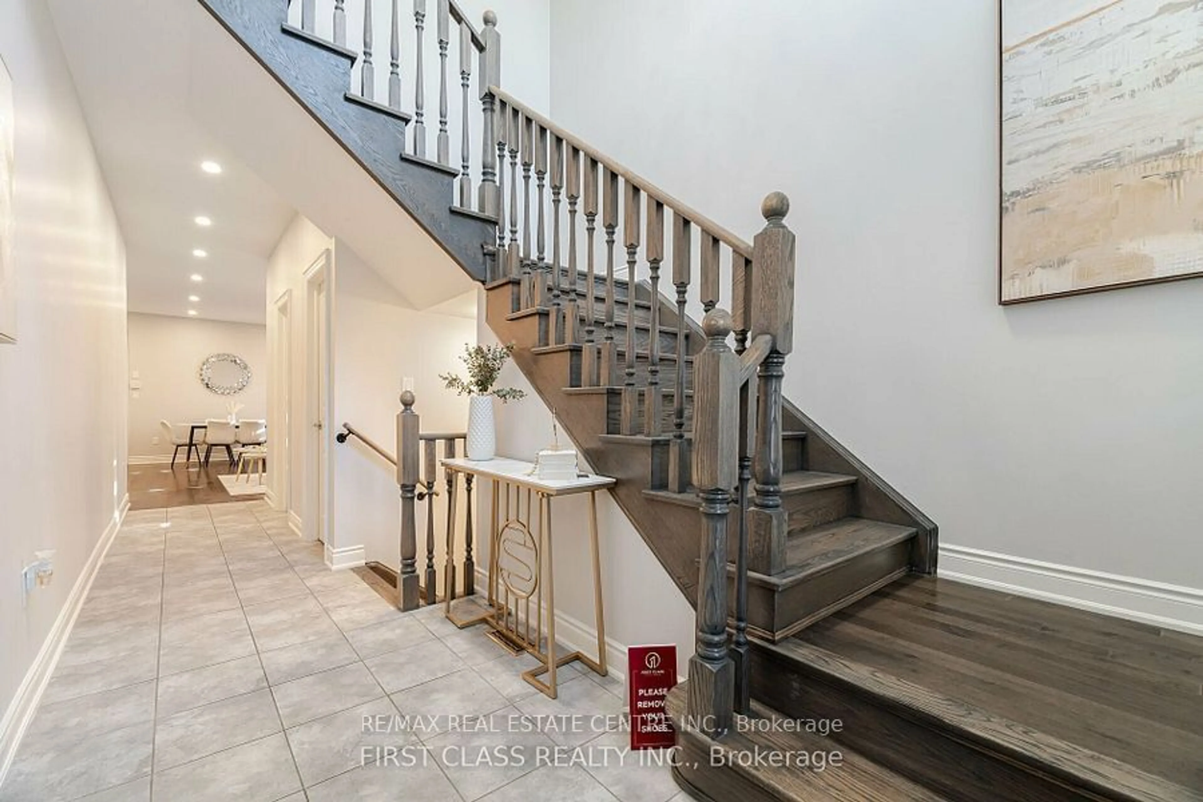 Indoor foyer for 447 George Ryan Ave, Oakville Ontario L6H 0S3