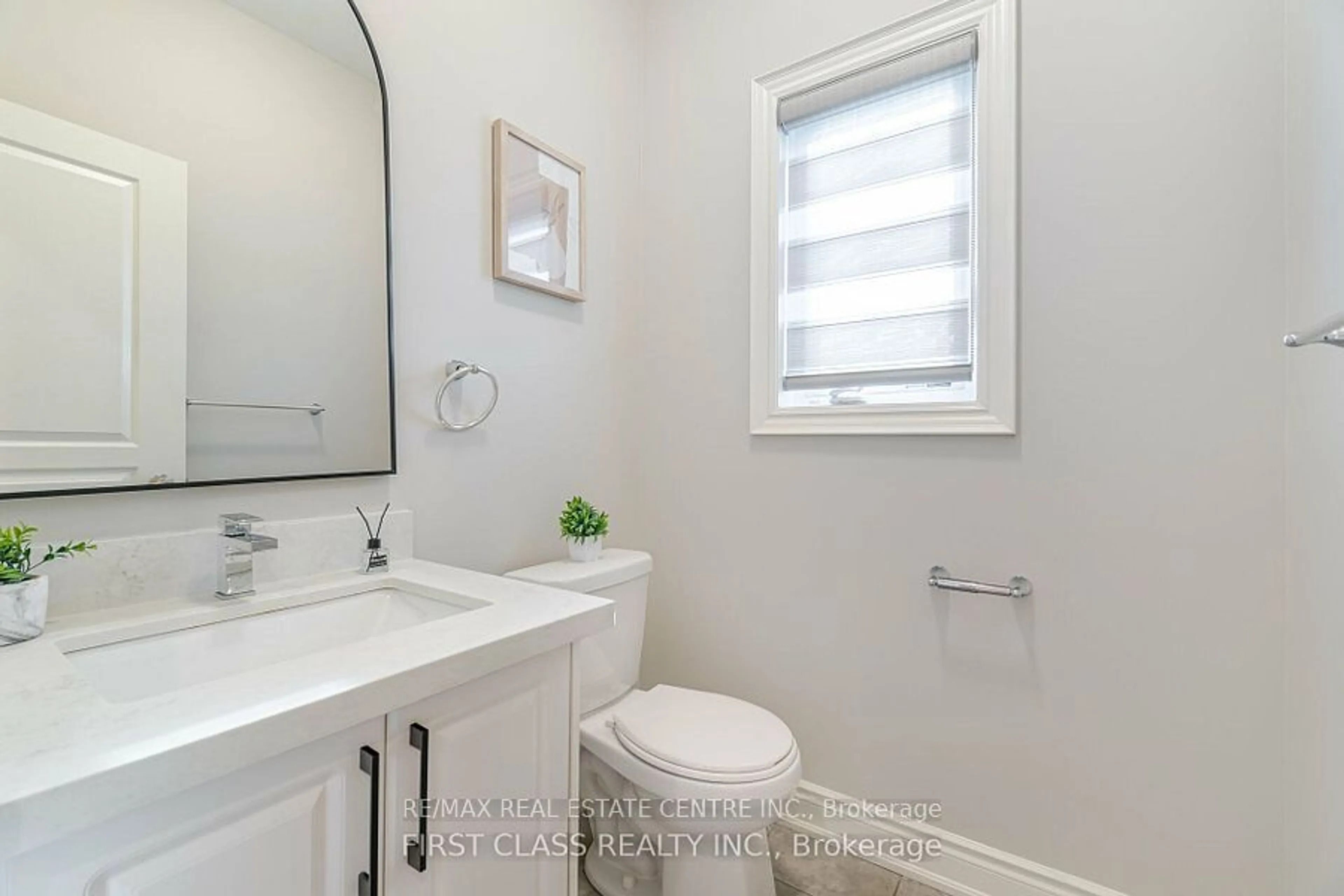 Standard bathroom, ceramic/tile floor for 447 George Ryan Ave, Oakville Ontario L6H 0S3