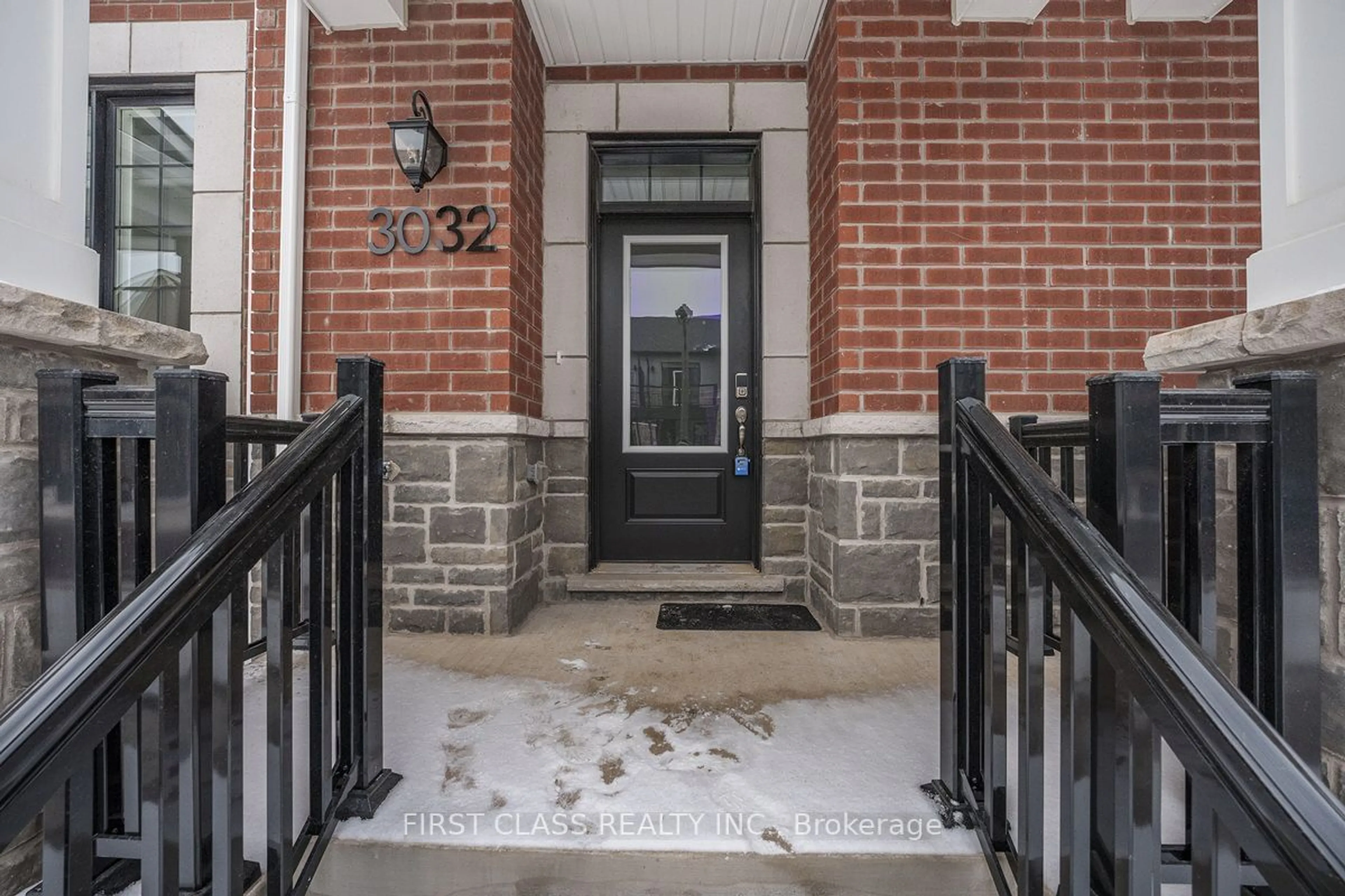 Indoor entryway for 3032 Bramall Gdns, Oakville Ontario L6H 7G1