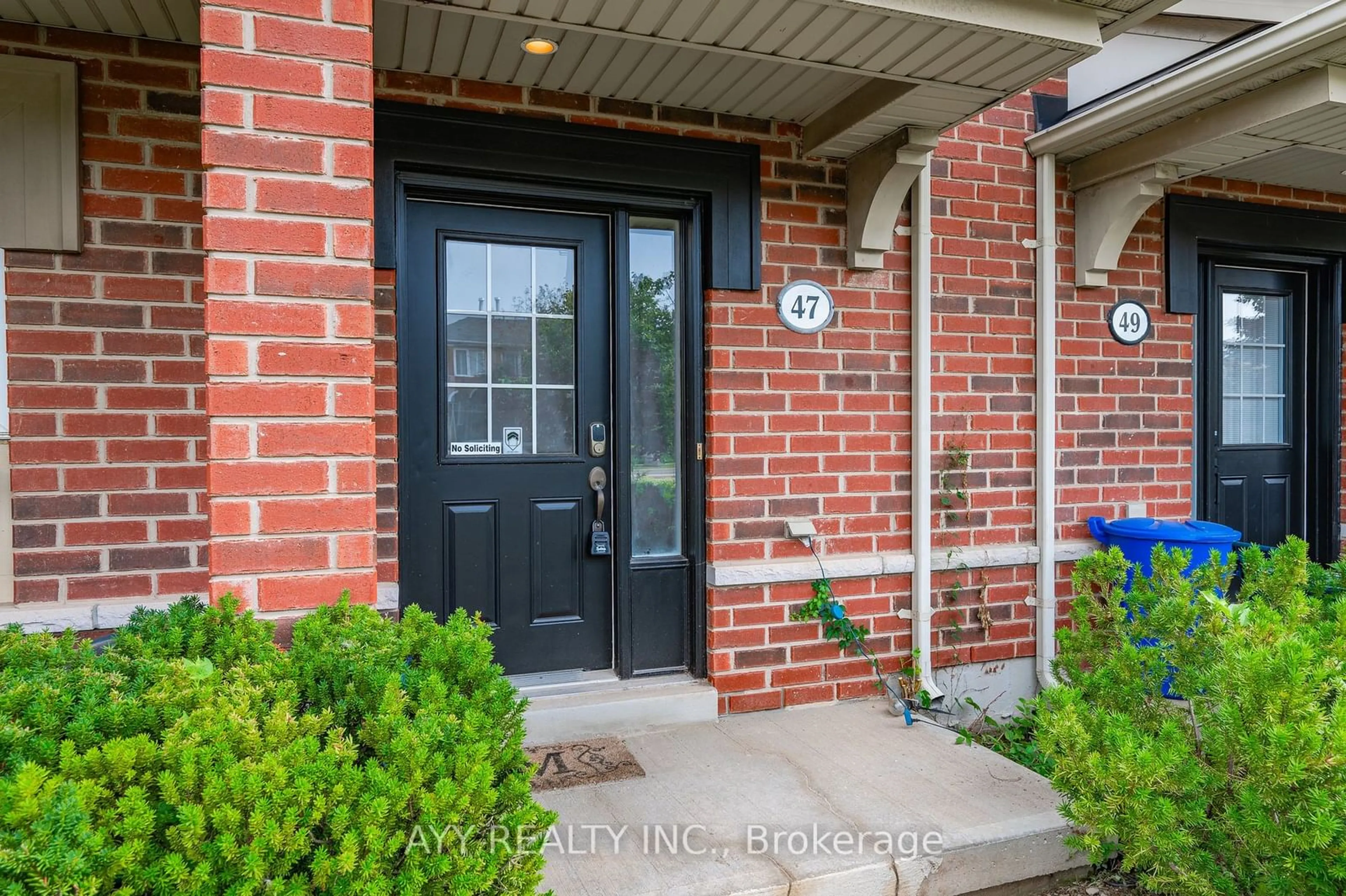 Indoor entryway for 47 Glenashton Dr #4, Oakville Ontario L6H 0E5