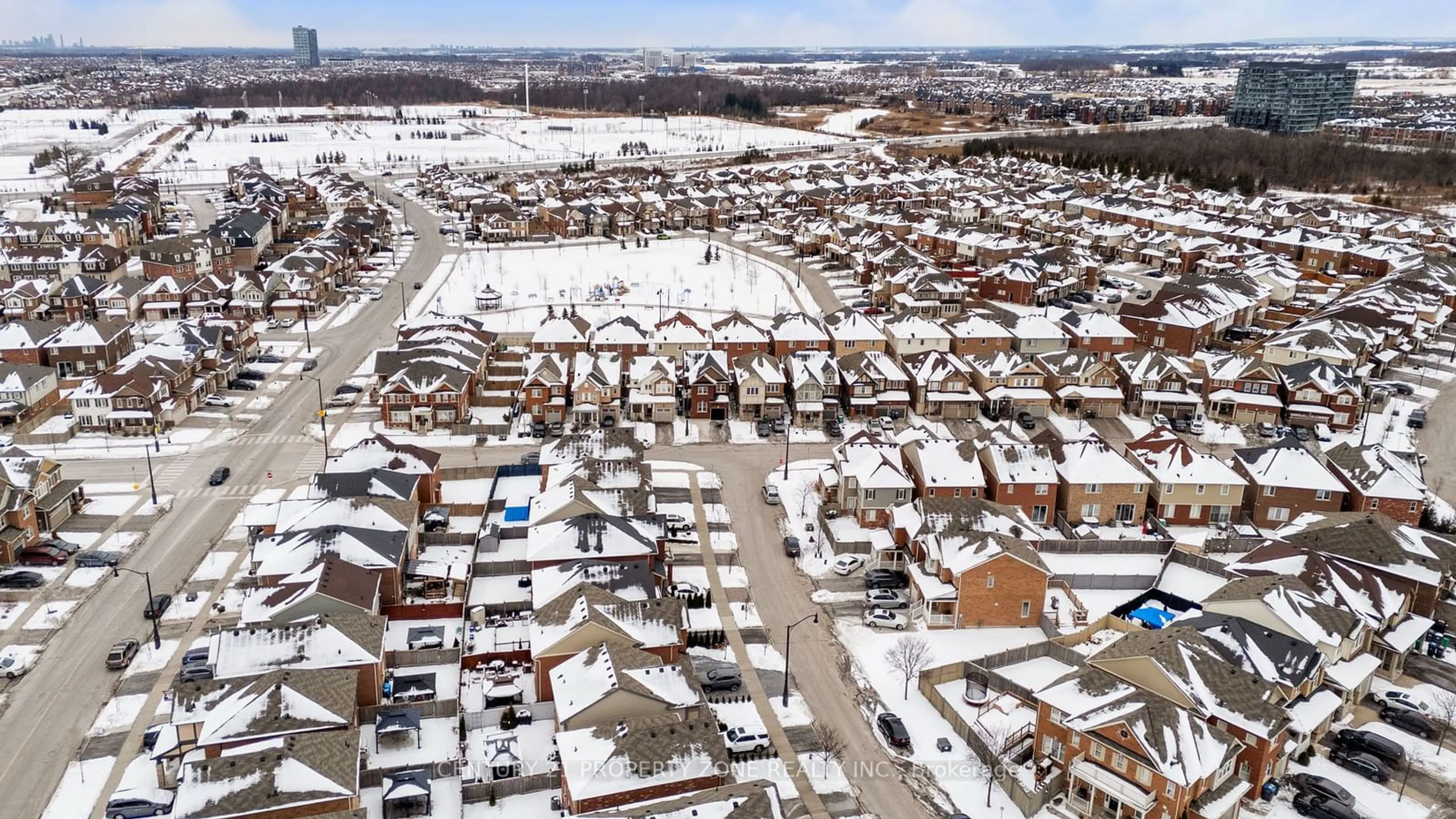 A pic from outside/outdoor area/front of a property/back of a property/a pic from drone, street for 9 Giltspur Rd, Brampton Ontario L7A 0G2