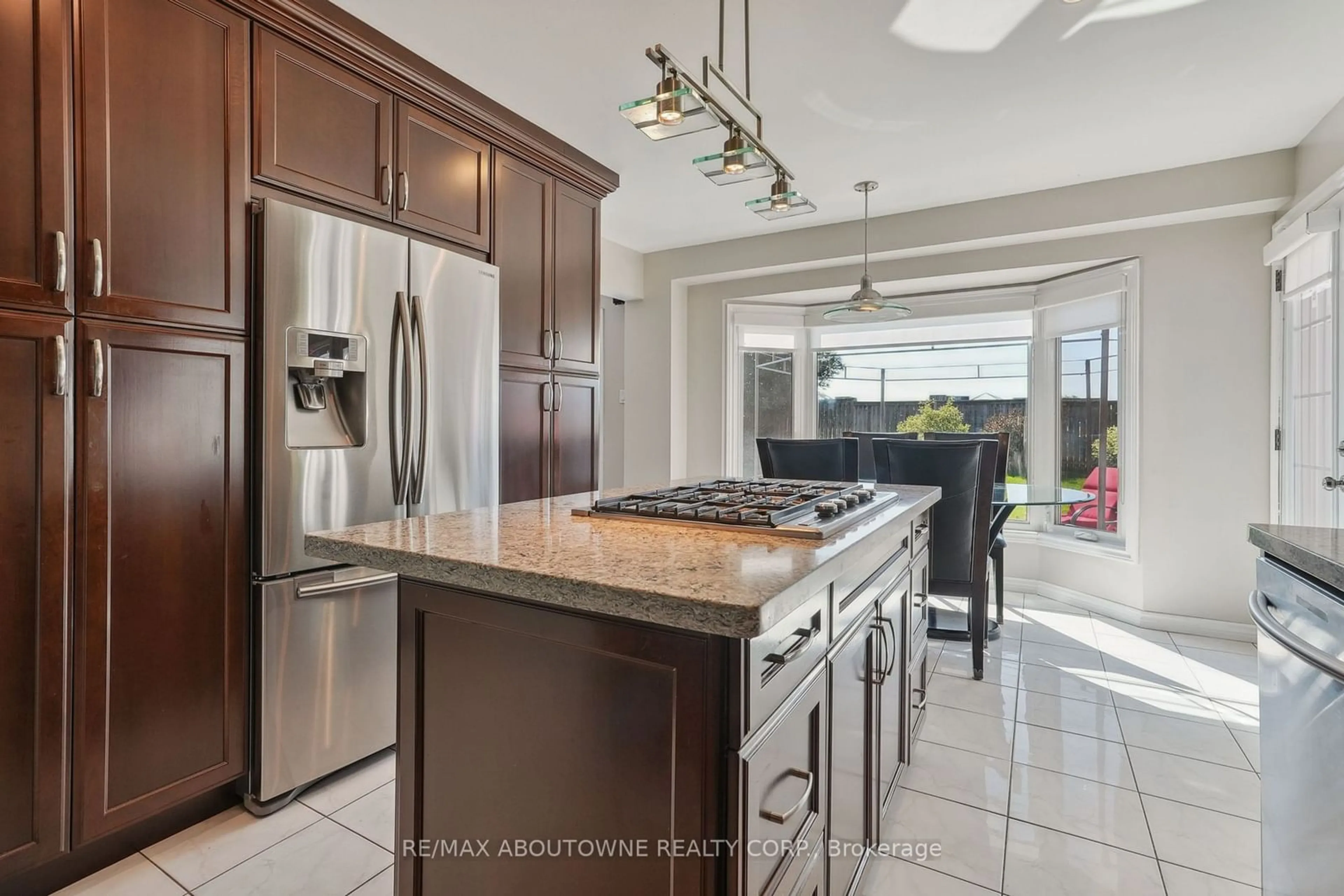 Open concept kitchen, ceramic/tile floor for 1008 Glenbrook Ave, Oakville Ontario L6H 3Z8