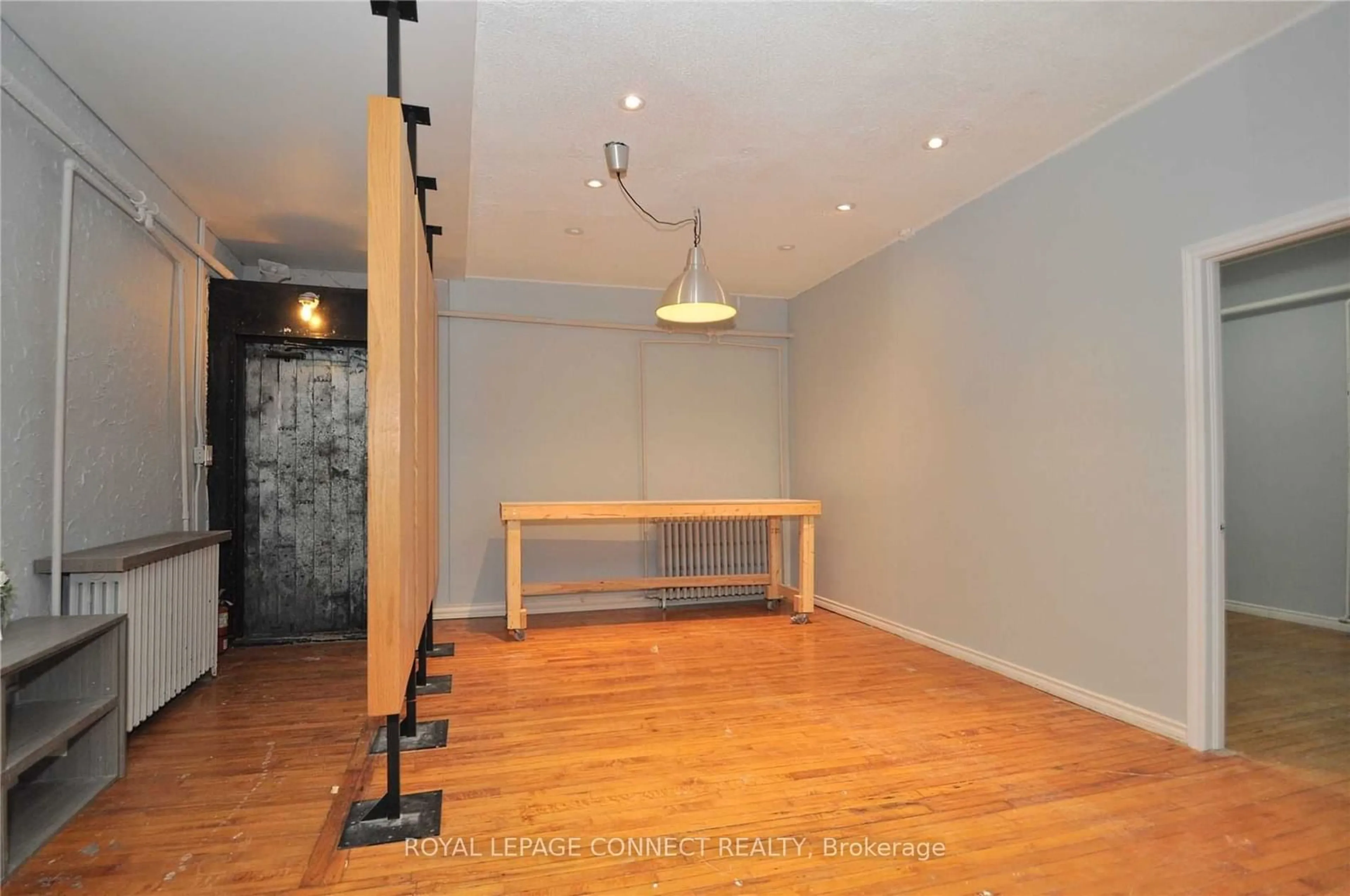 Indoor foyer for 199 Islington Ave, Toronto Ontario M8V 3B8