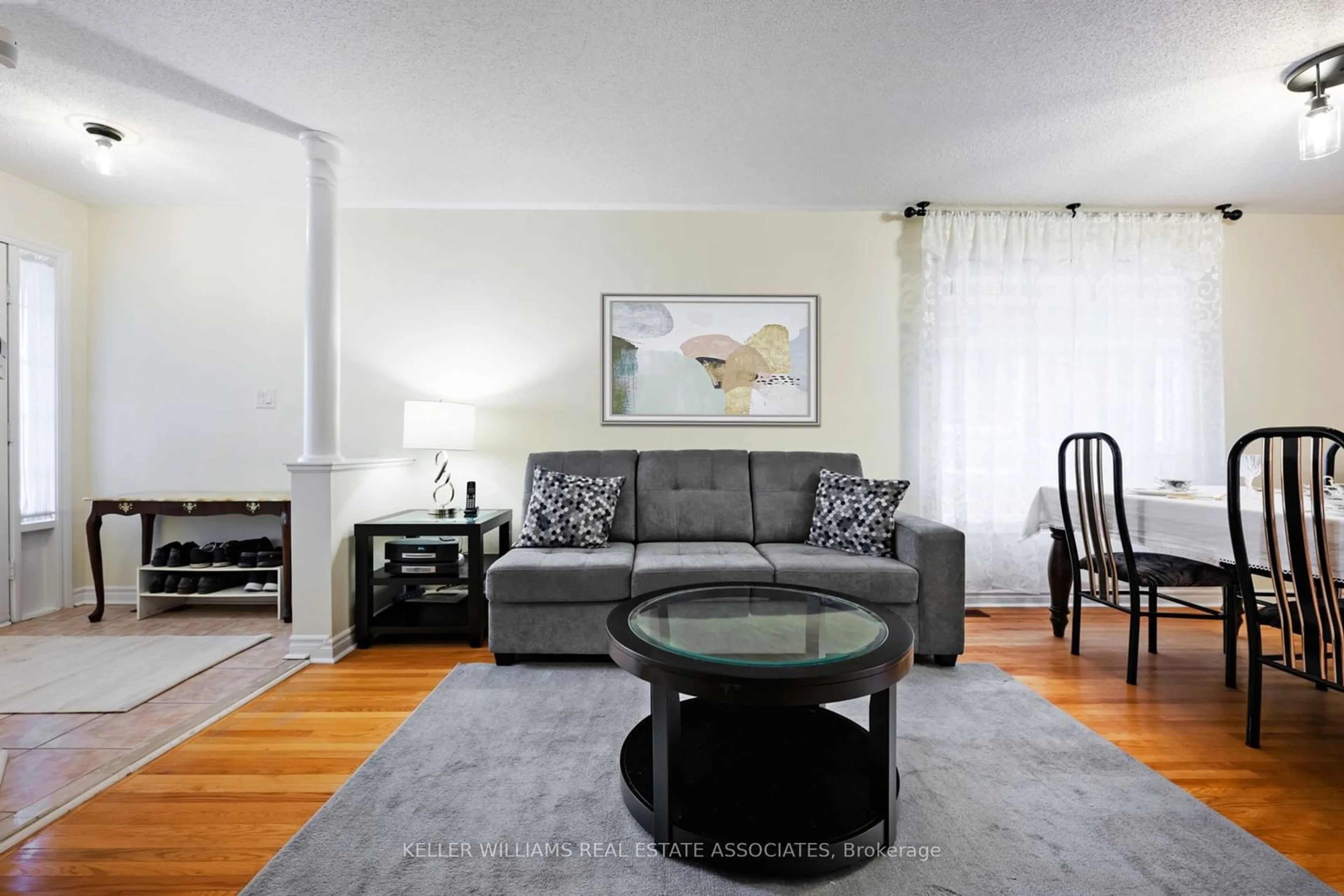 Living room with furniture, unknown for 728 Spanish Moss Tr, Mississauga Ontario L5W 1E6