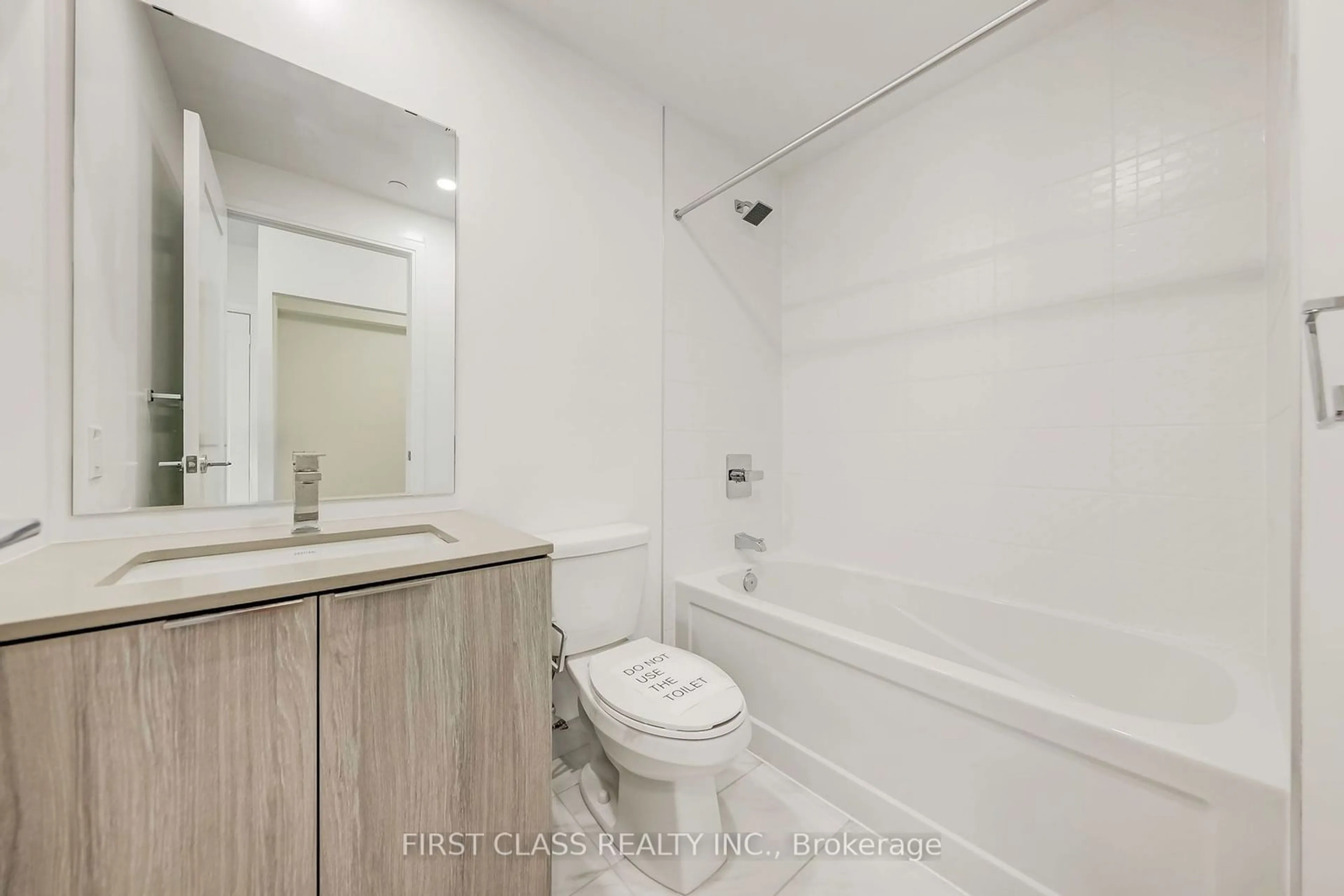 Standard bathroom, unknown for 70 Annie Craig Dr #2807, Toronto Ontario M8V 0G2