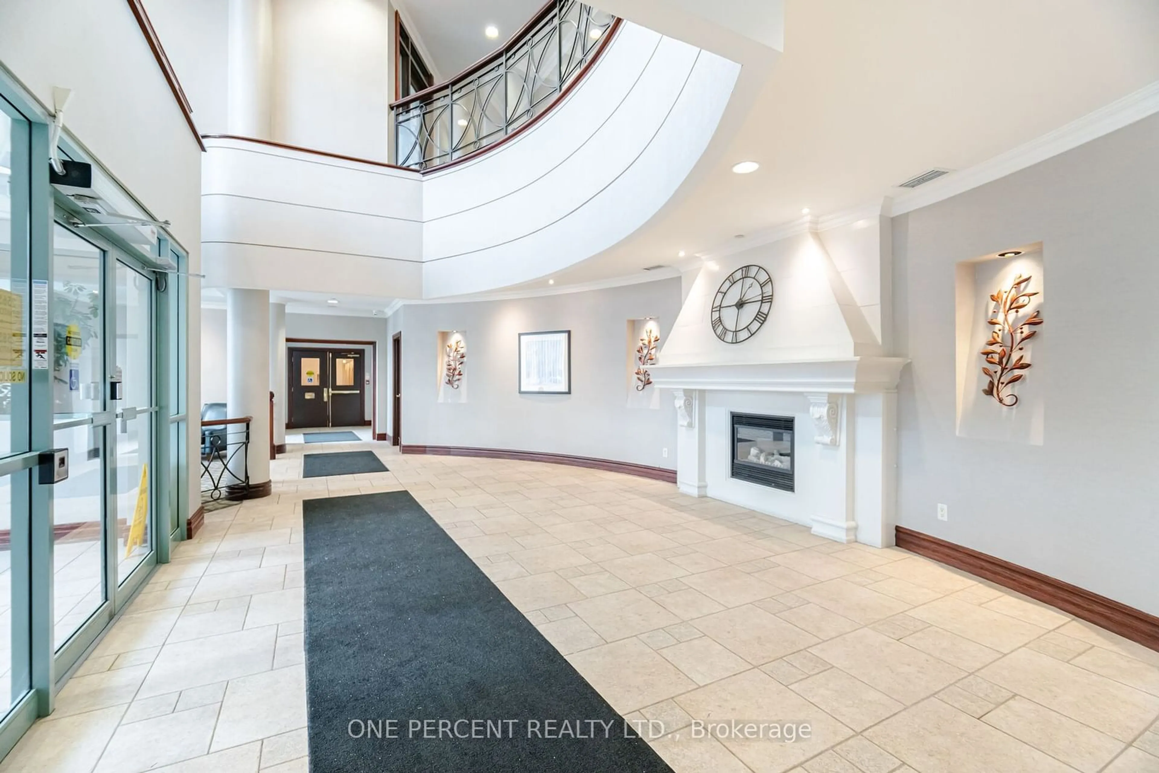 Indoor foyer for 2565 Erin Centre Blvd #611, Mississauga Ontario L5M 6Z8