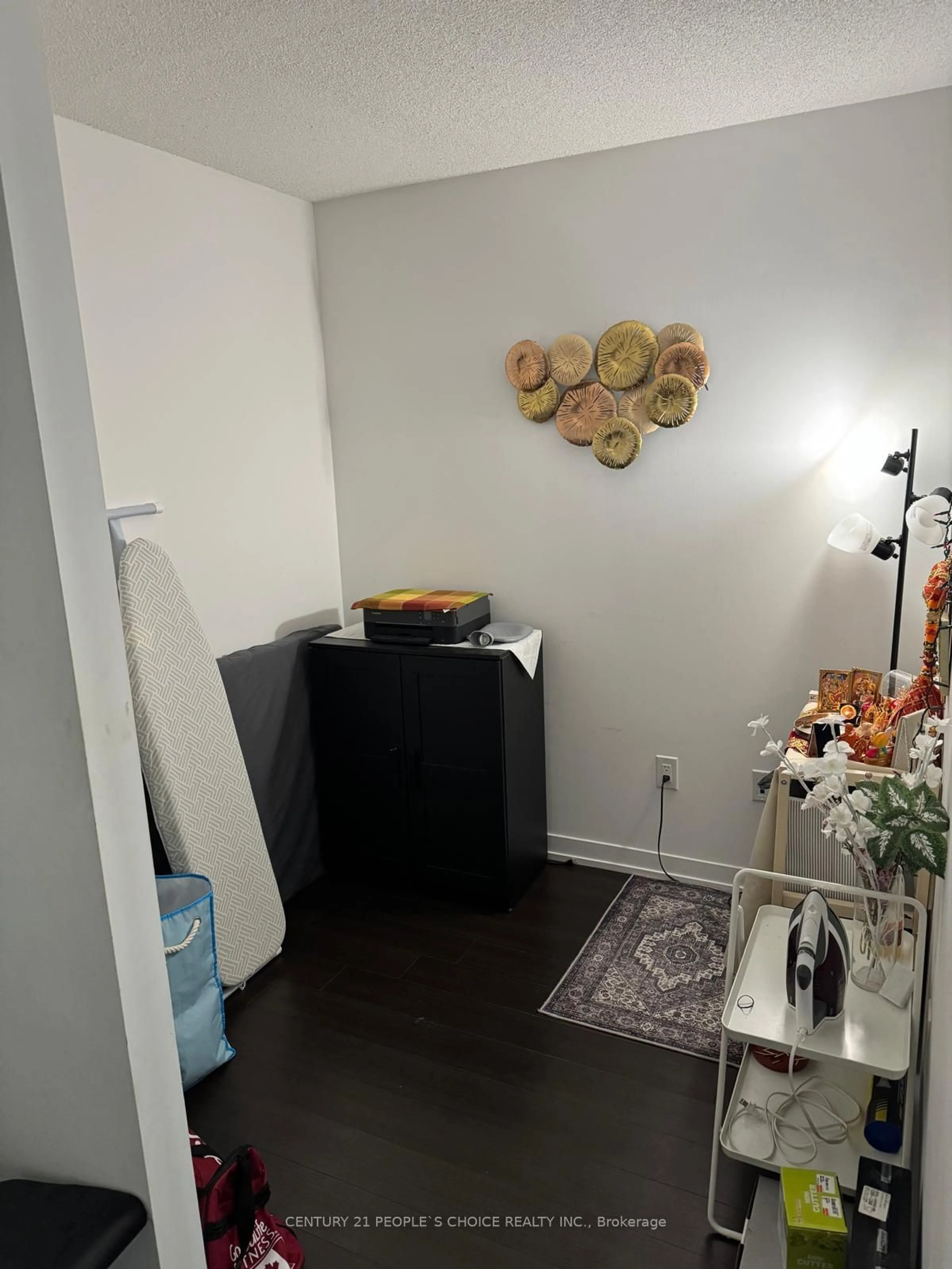 A pic of a room for 2560 Eglinton Ave #303, Mississauga Ontario L5M 0Y3