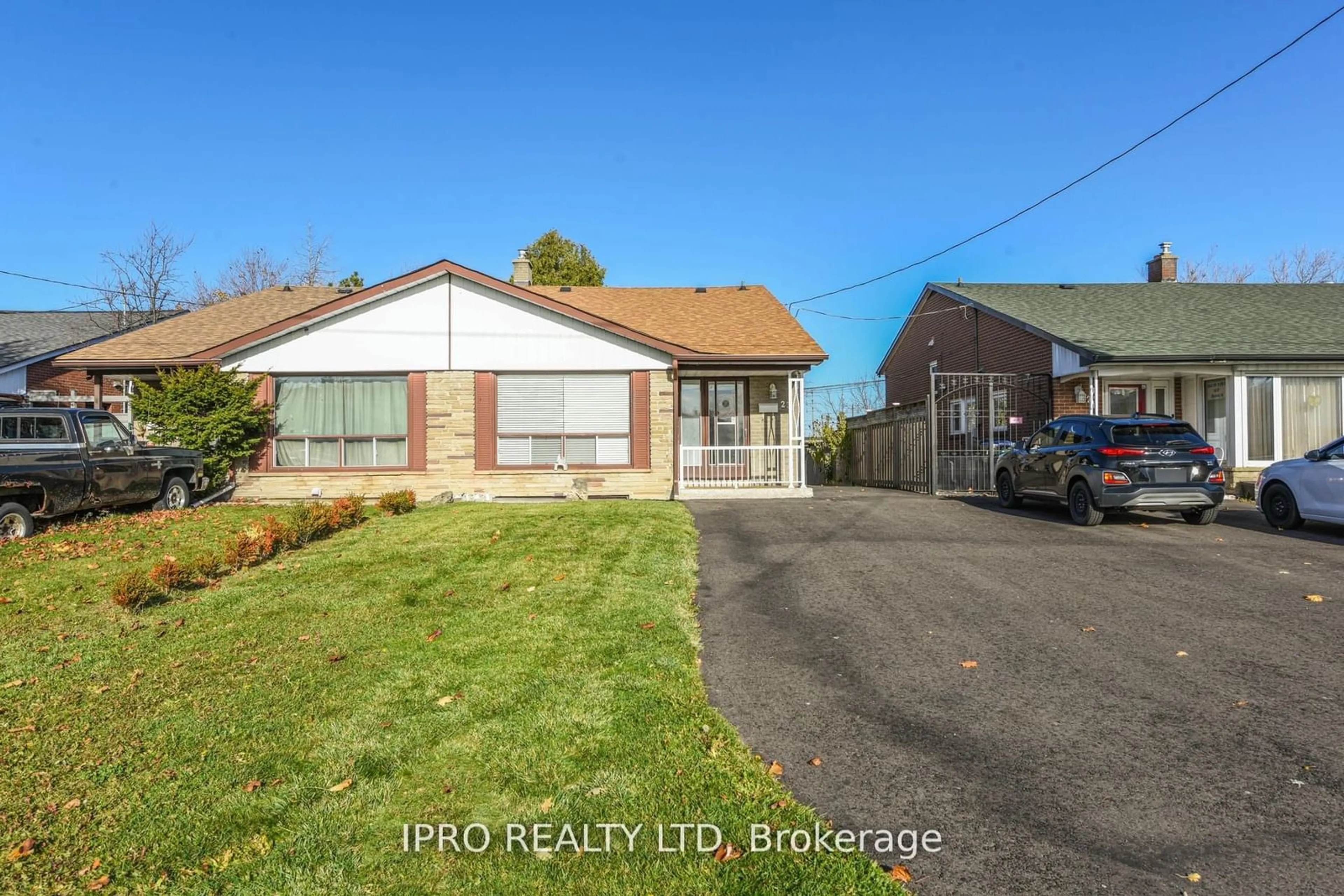 A pic from outside/outdoor area/front of a property/back of a property/a pic from drone, street for 23 Benton St, Brampton Ontario L6W 3B8