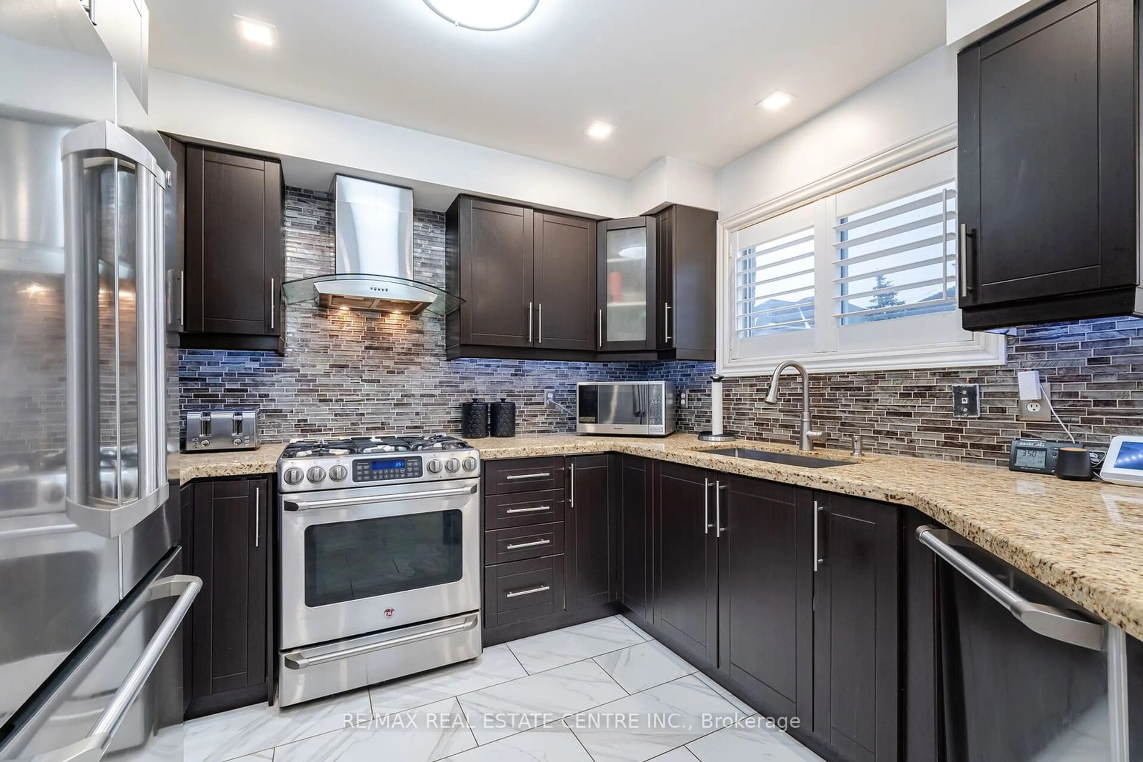 Contemporary kitchen, ceramic/tile floor for 773 Four Winds Way, Mississauga Ontario L5R 3W8