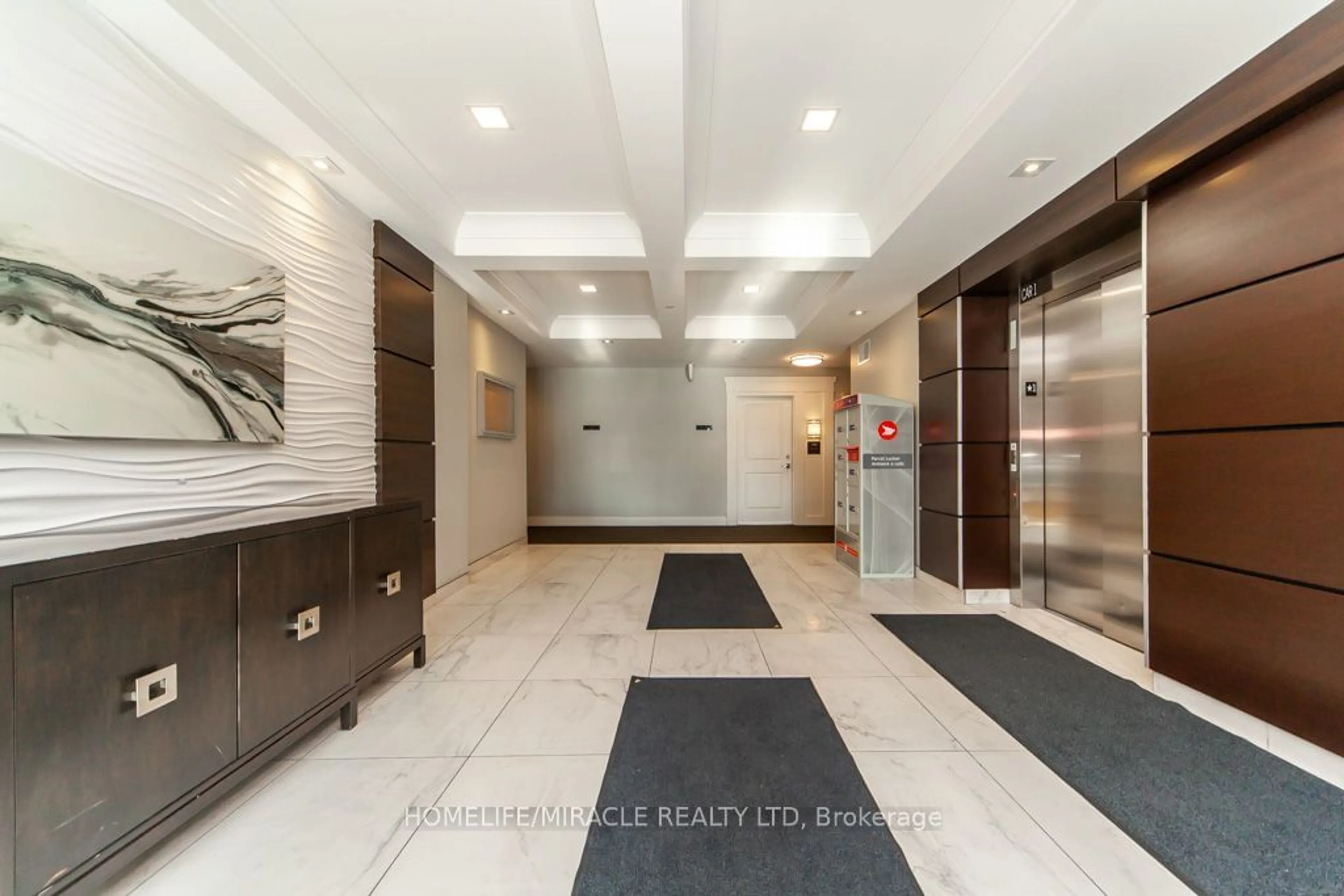 Indoor foyer for 630 Sauve St #512, Milton Ontario L9T 9A6