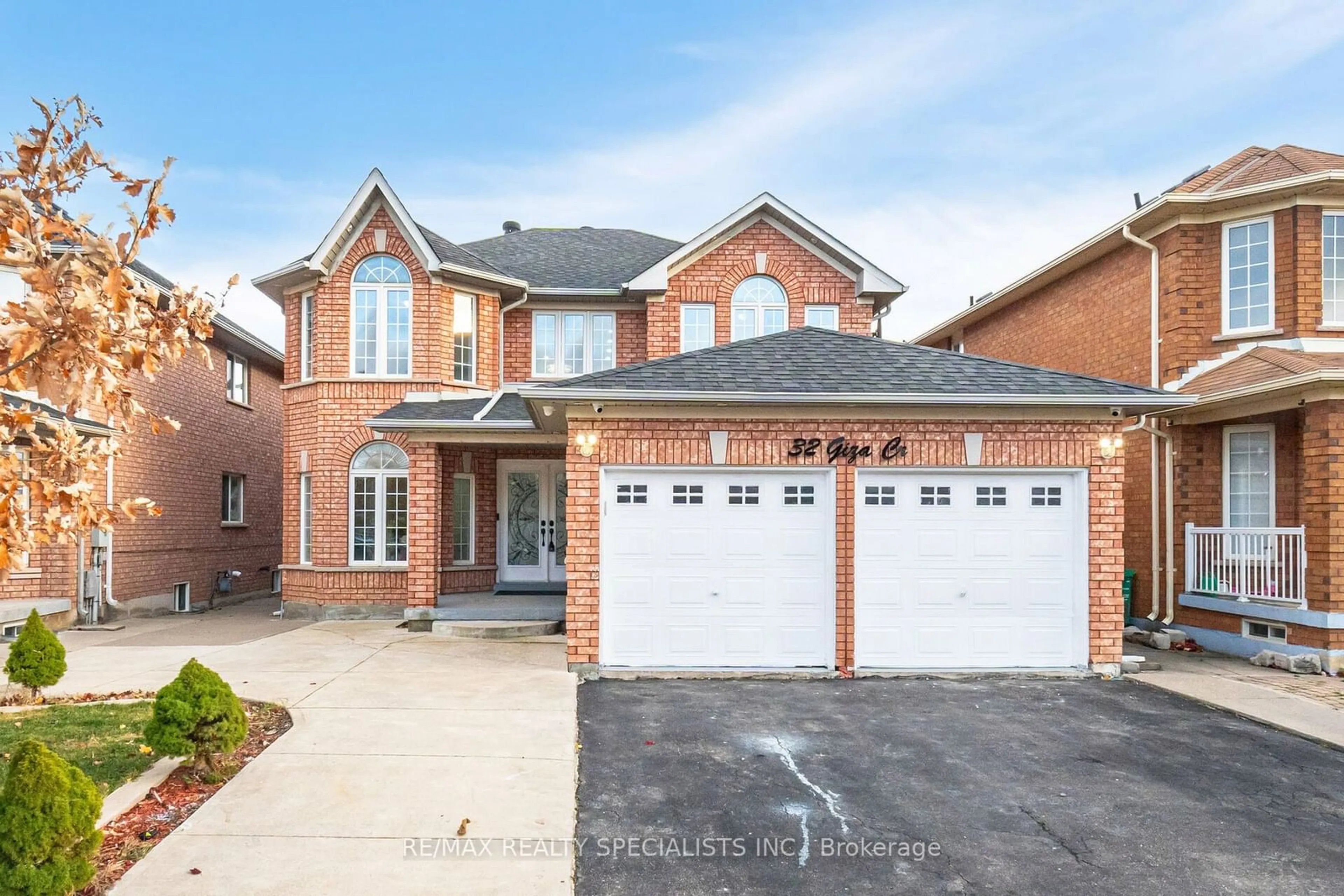 Home with brick exterior material, street for 32 Giza Cres, Brampton Ontario L6R 2R3