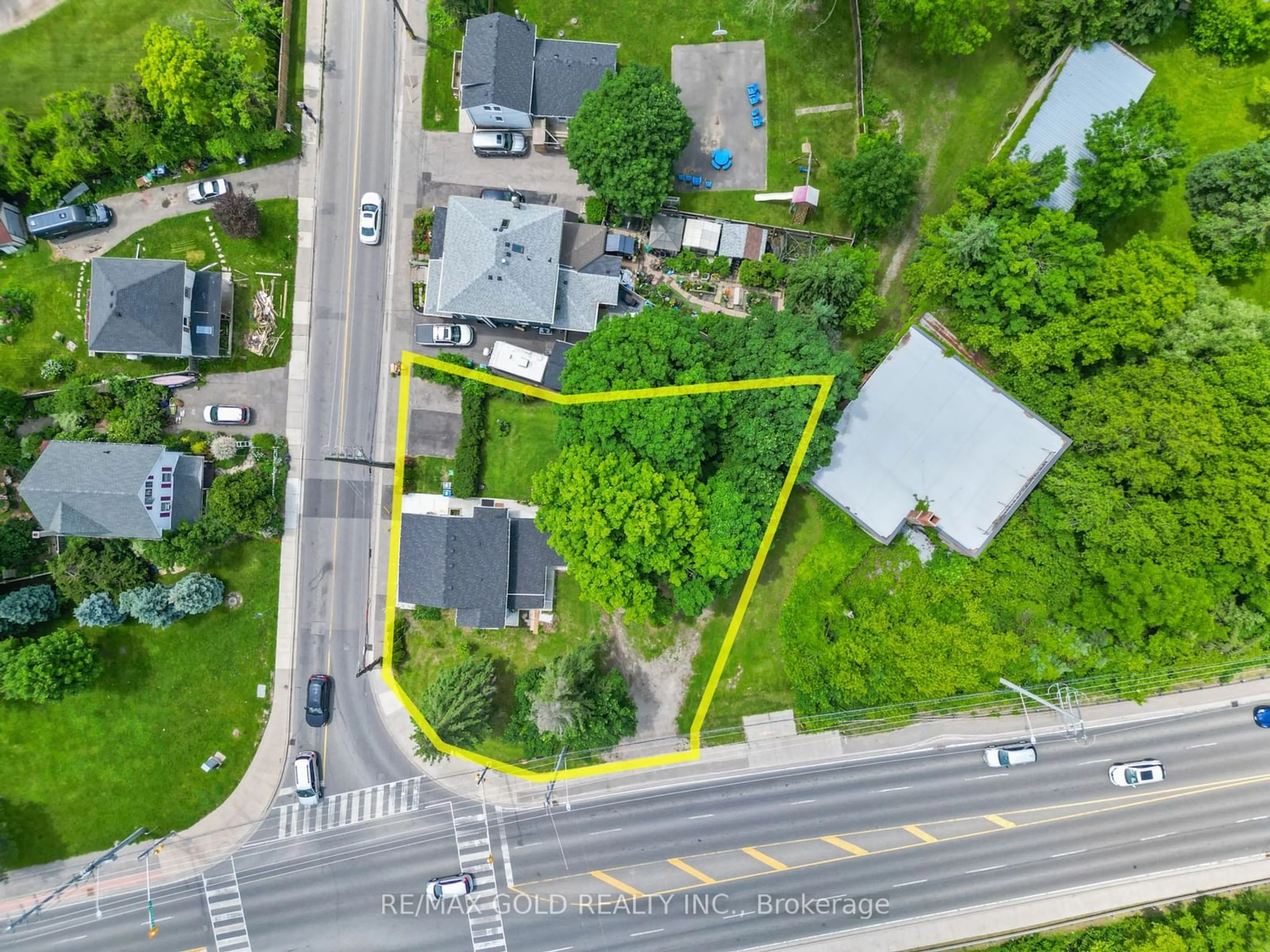 A pic from outside/outdoor area/front of a property/back of a property/a pic from drone, street for 2014 Embleton Rd, Brampton Ontario L6X 0C8