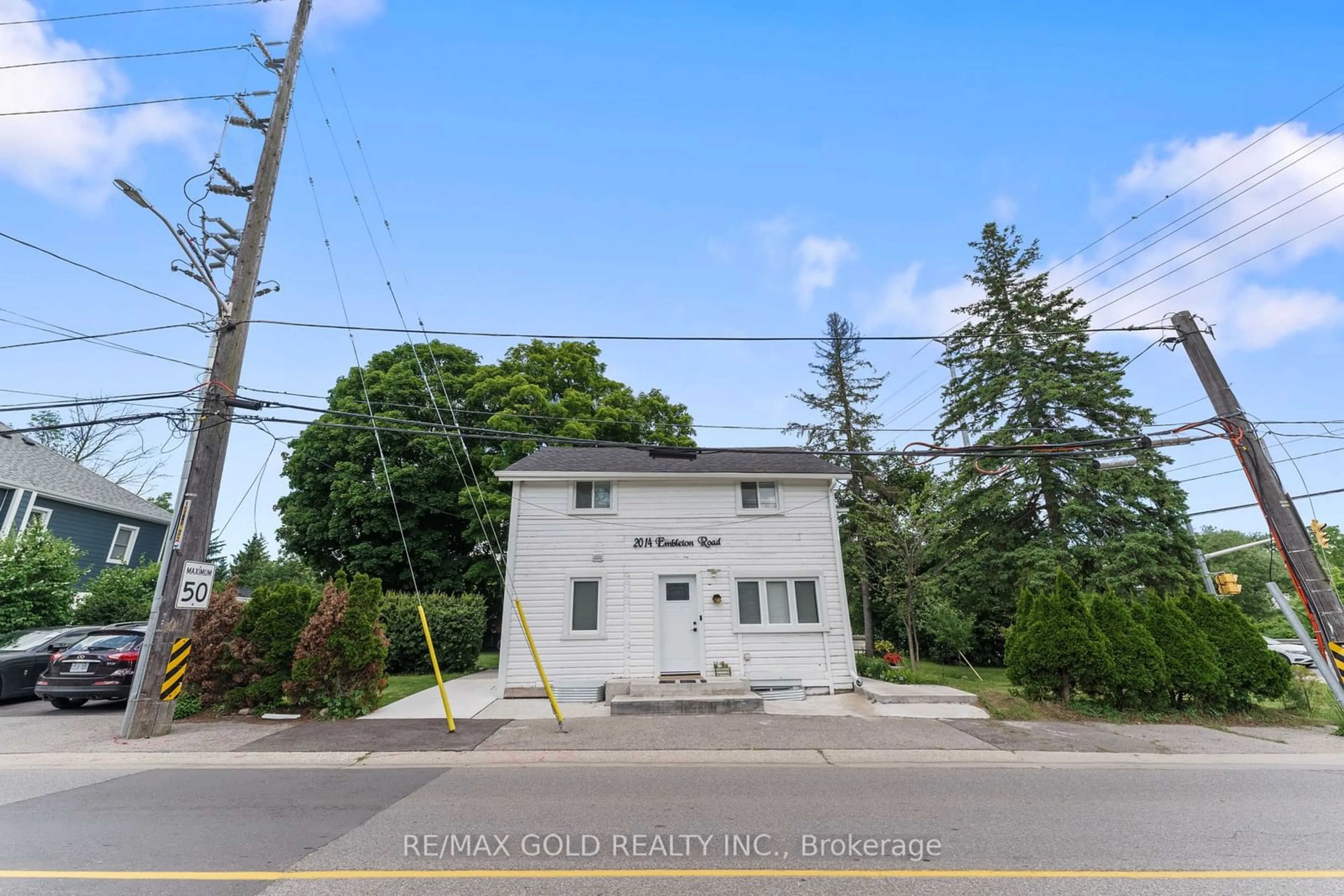 A pic from outside/outdoor area/front of a property/back of a property/a pic from drone, building for 2014 Embleton Rd, Brampton Ontario L6X 0C8