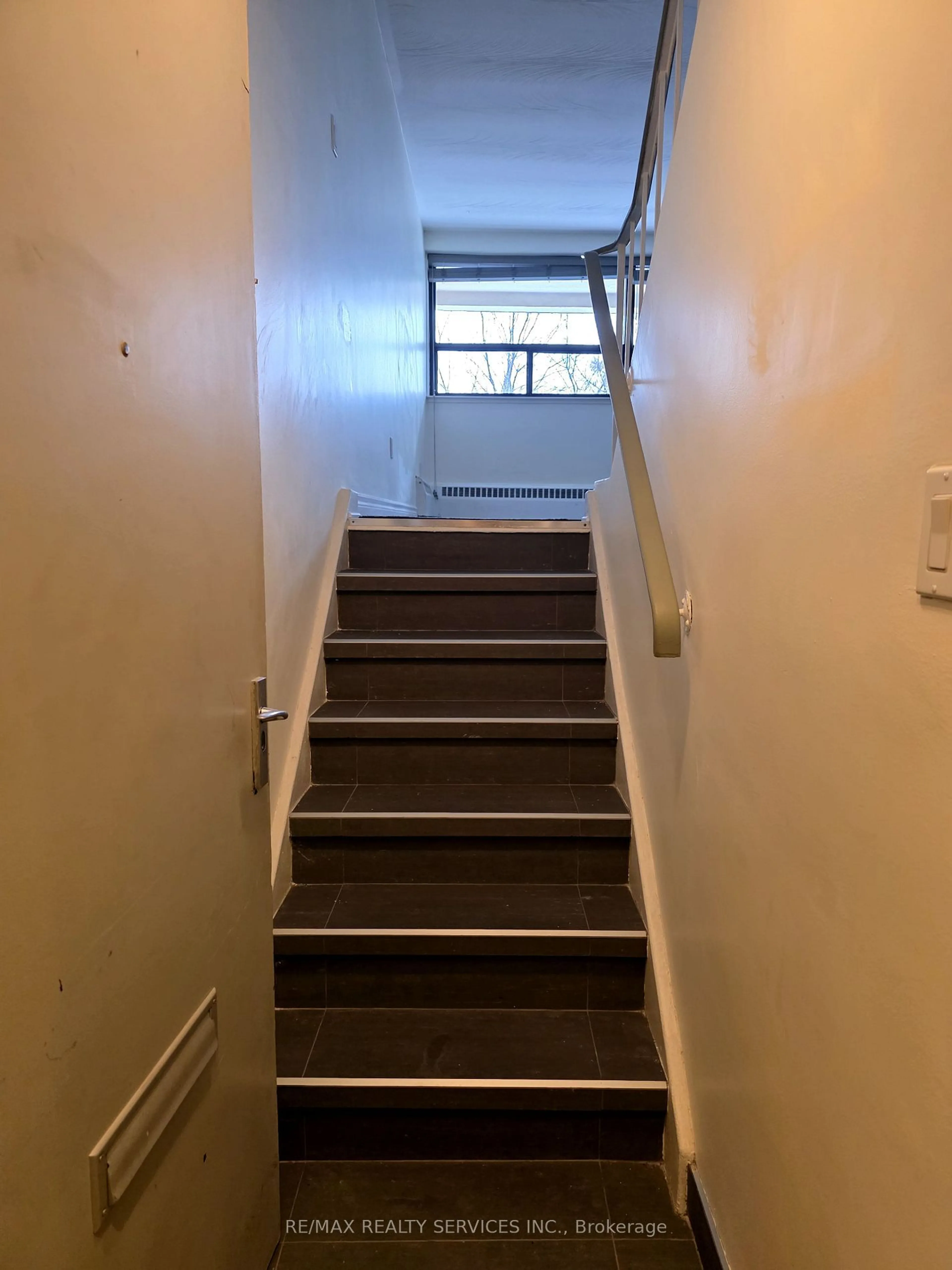 Stairs for 188 Mill St #215, Brampton Ontario L6Y 1T8