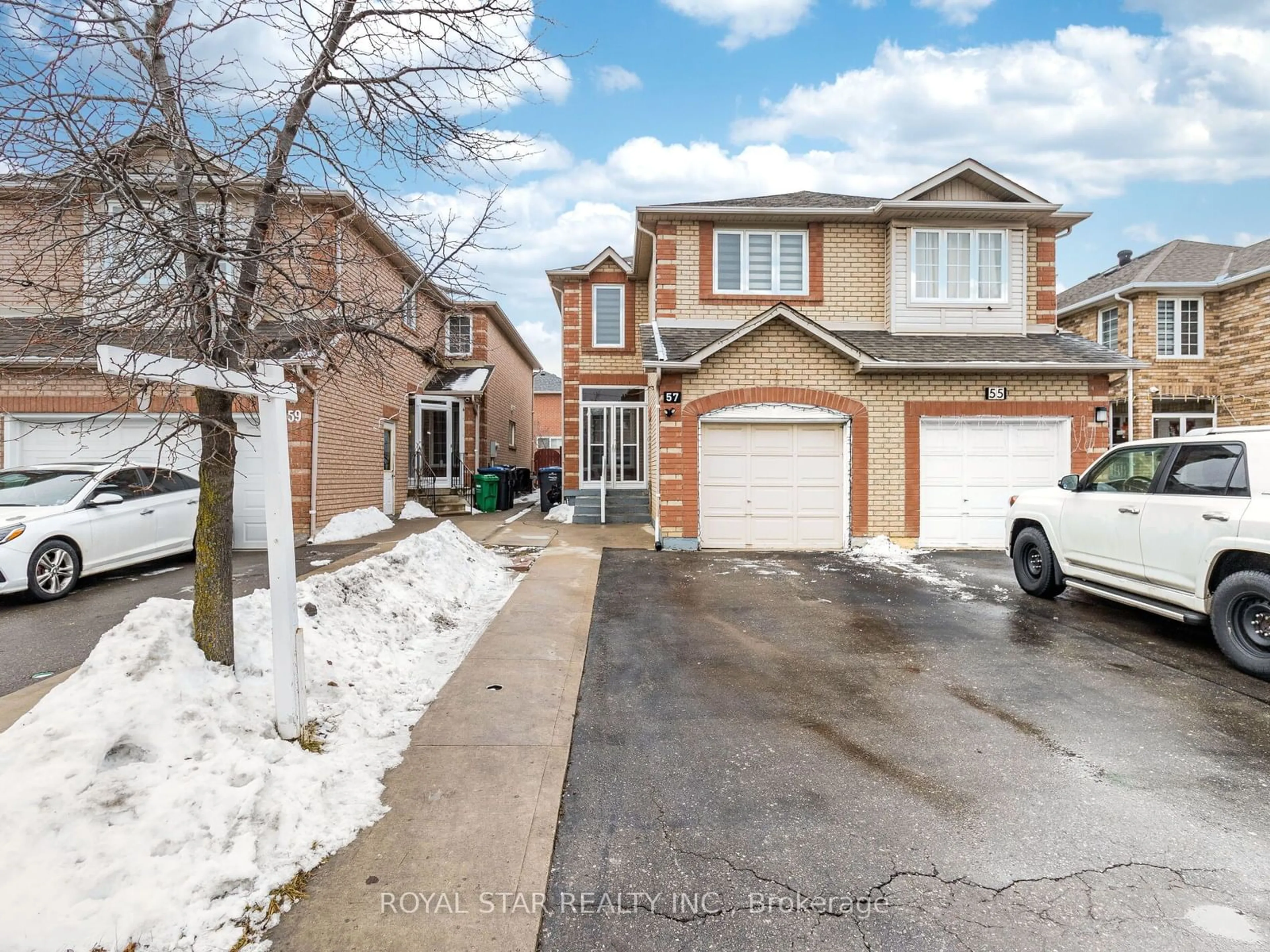 A pic from outside/outdoor area/front of a property/back of a property/a pic from drone, street for 57 Tumbleweed Tr, Brampton Ontario L6Y 0N2