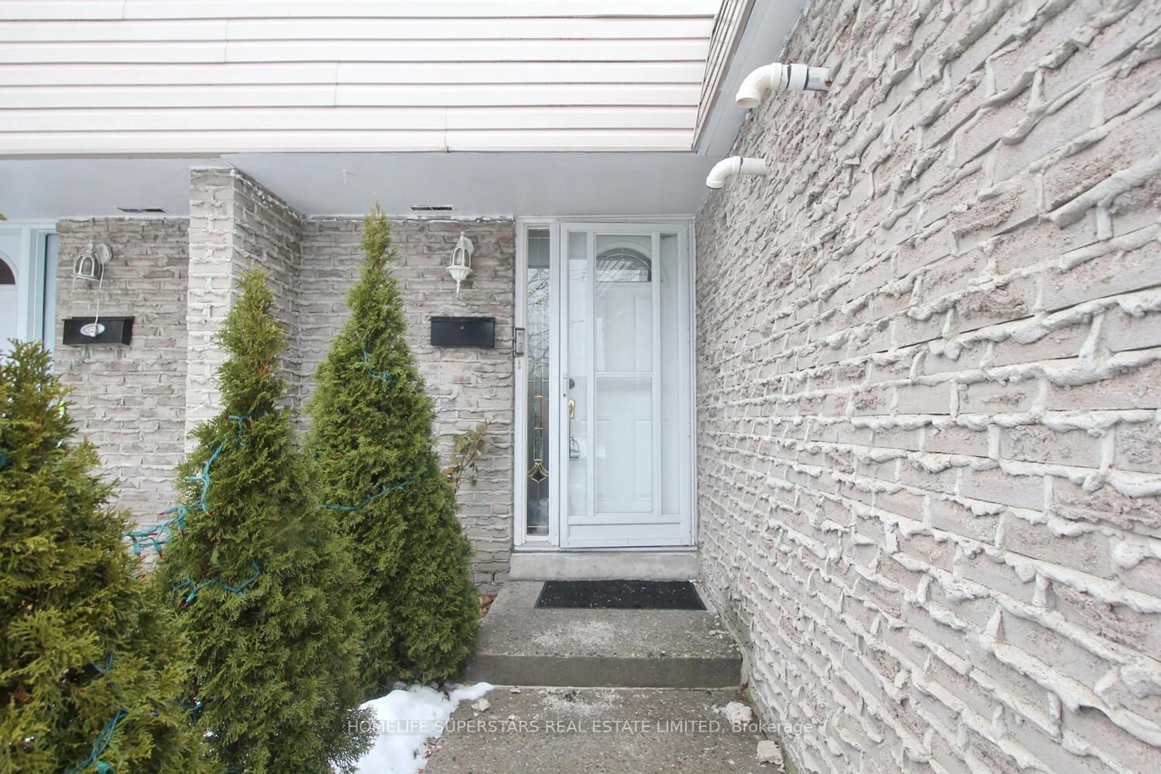 Indoor entryway for 3600 Morning Star Dr #10, Mississauga Ontario L4T 1Y5