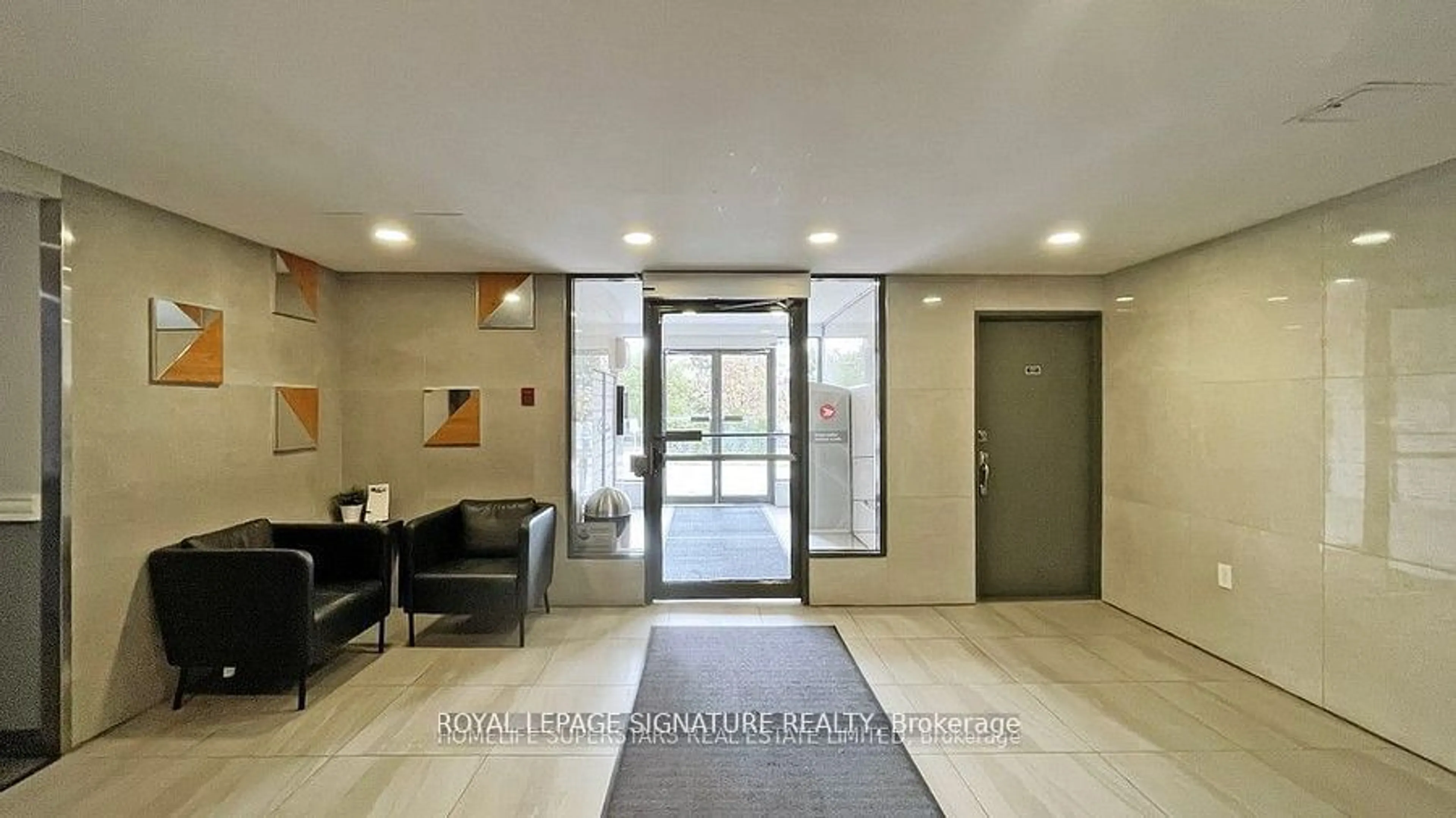 Indoor foyer for 1455 Williamsport Dr #319, Mississauga Ontario L4X 2T5