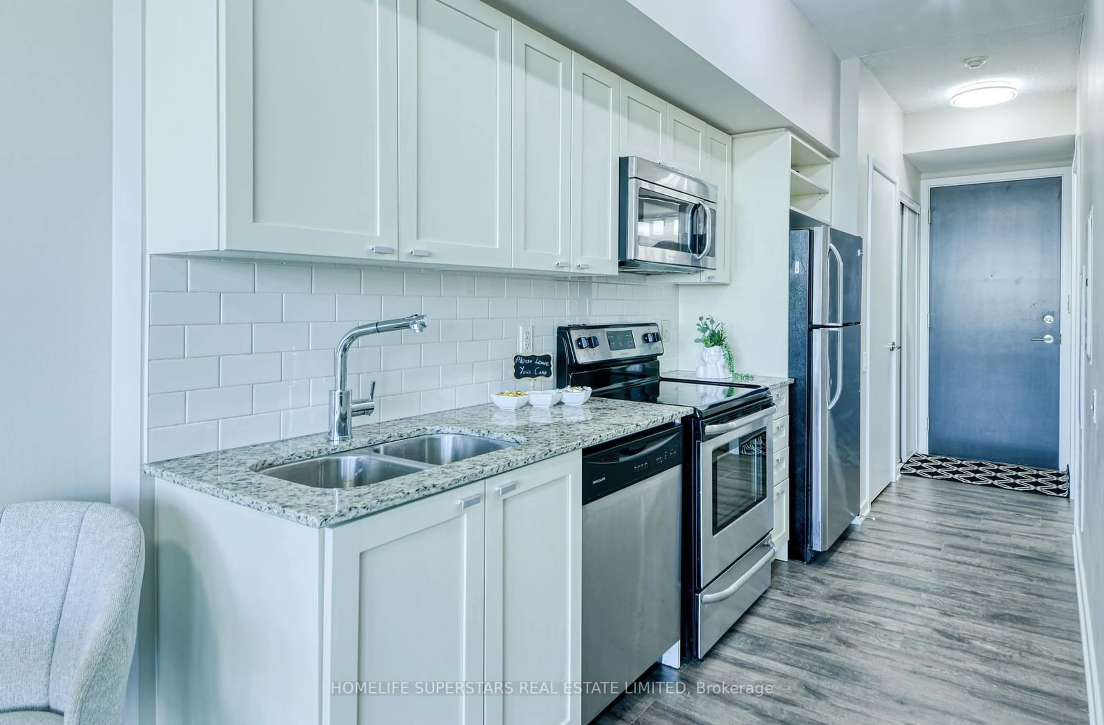 Standard kitchen, ceramic/tile floor for 105 The Queensway Ave #3112, Toronto Ontario M6S 5B5