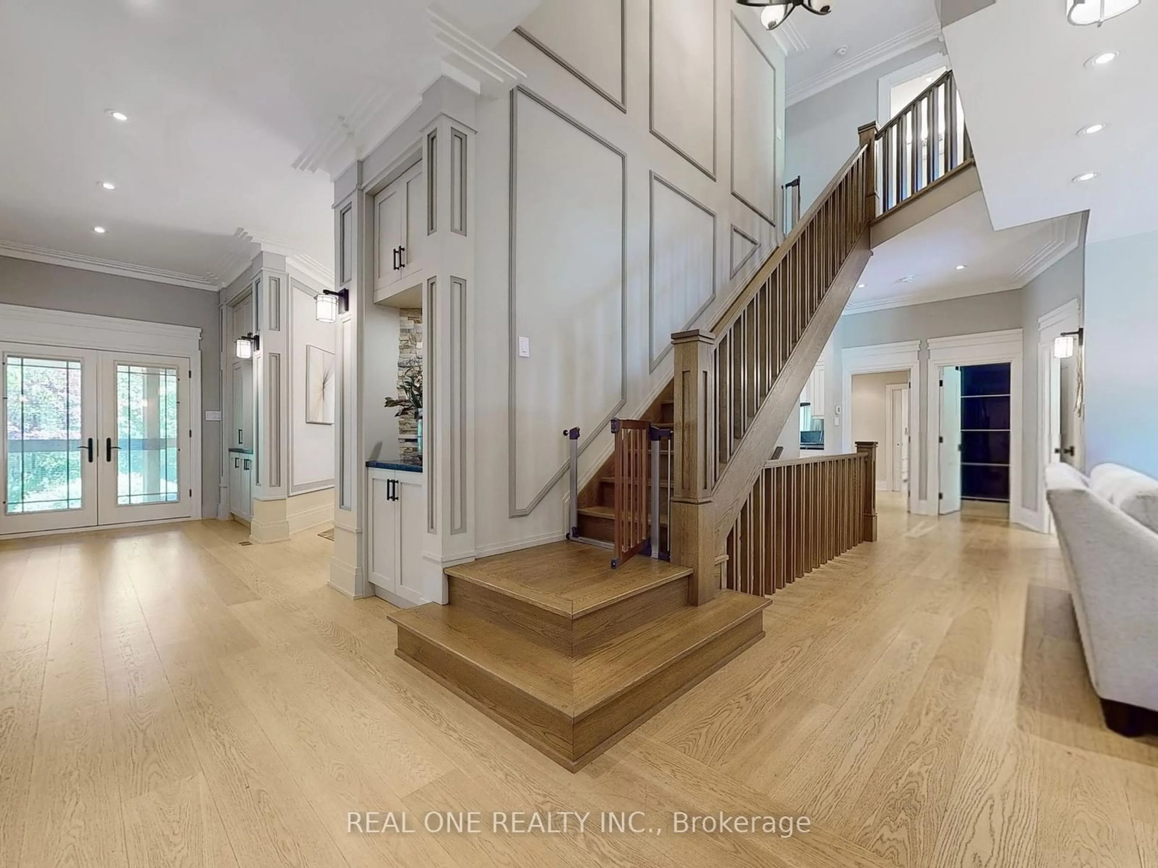 Indoor entryway for 2222 Bennington Gate, Oakville Ontario L6J 5Z5