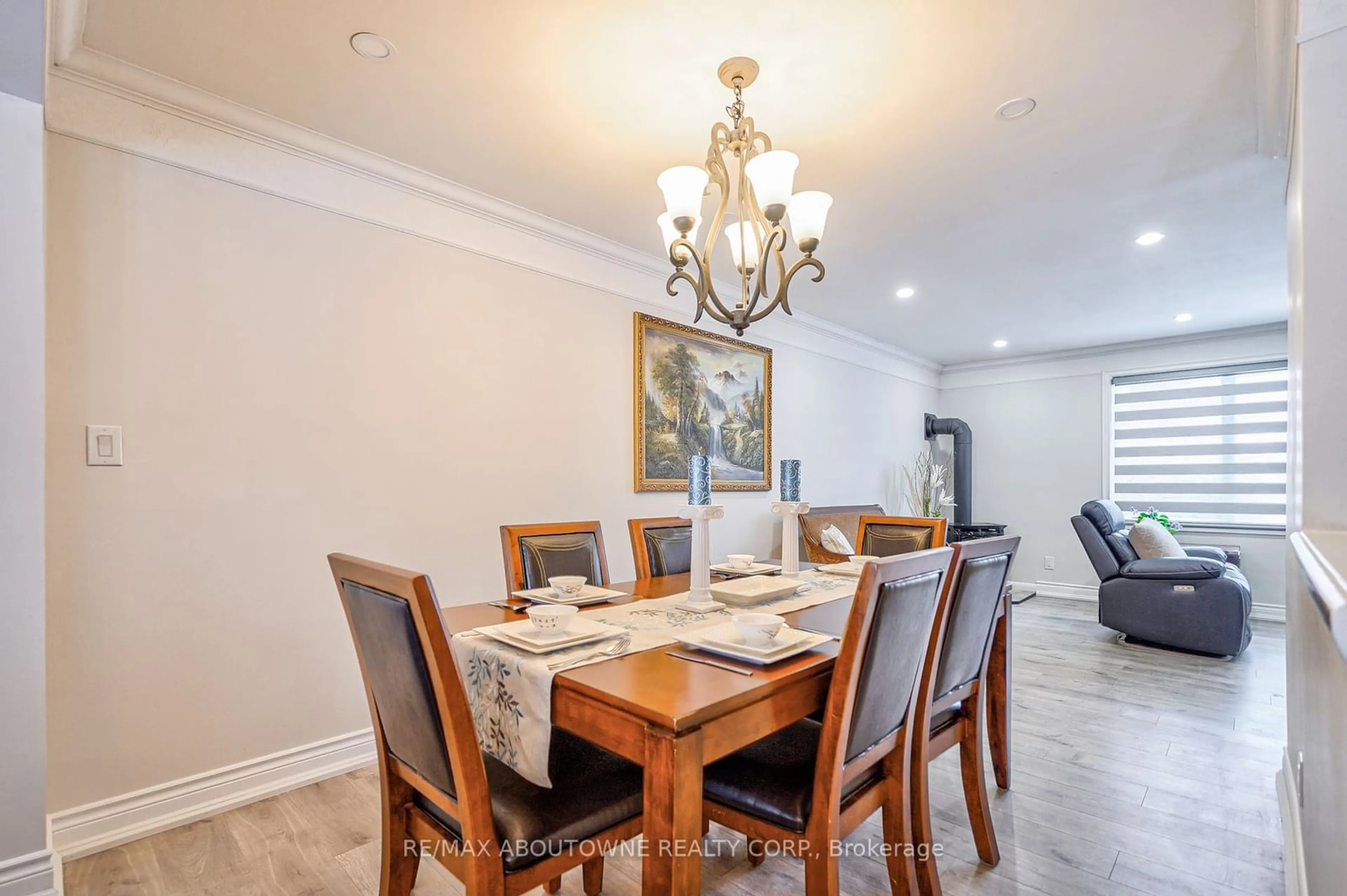 Dining room, unknown for 428 Henderson Rd, Burlington Ontario L7L 2P8