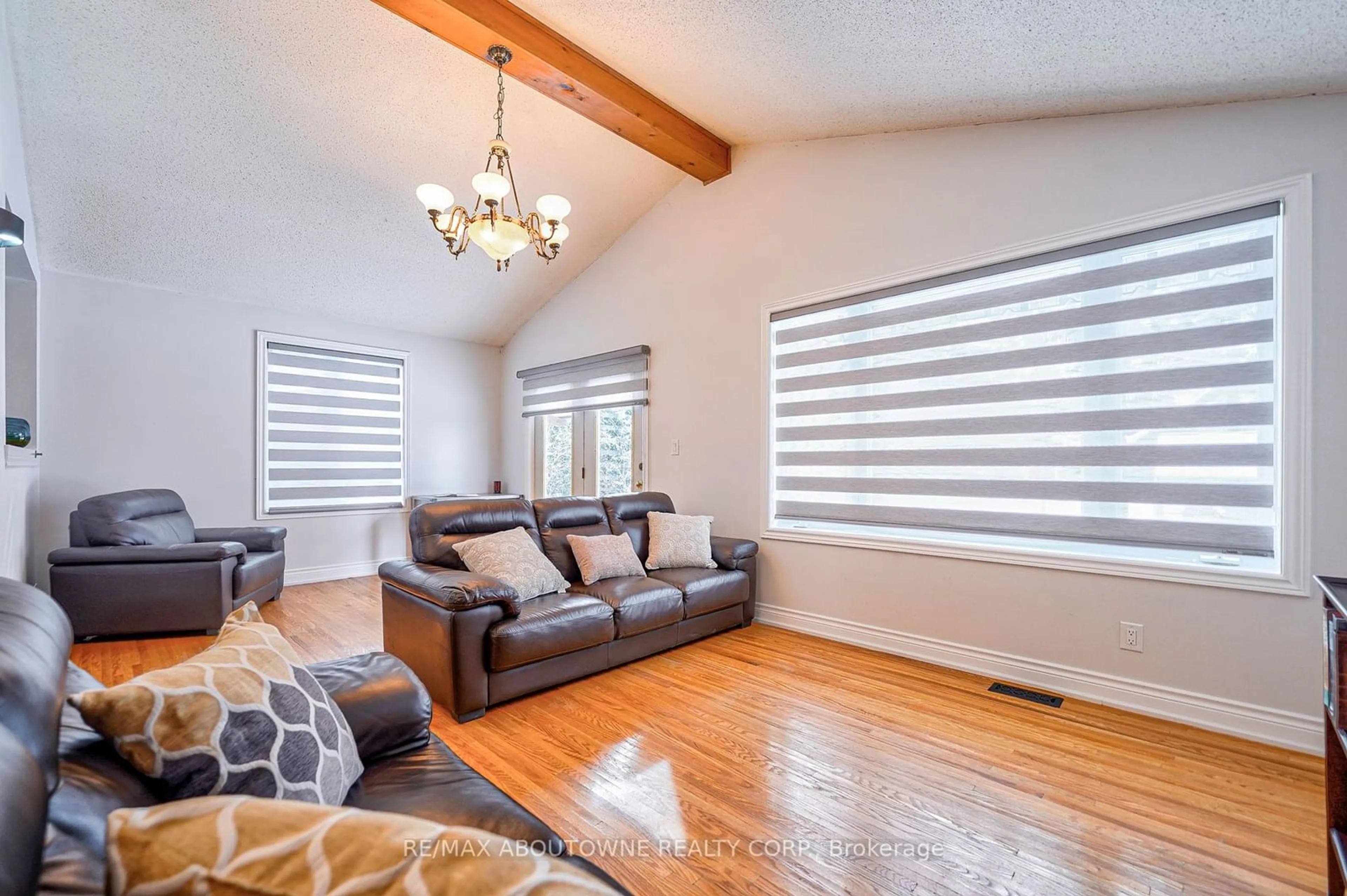 Living room with furniture, wood/laminate floor for 428 Henderson Rd, Burlington Ontario L7L 2P8