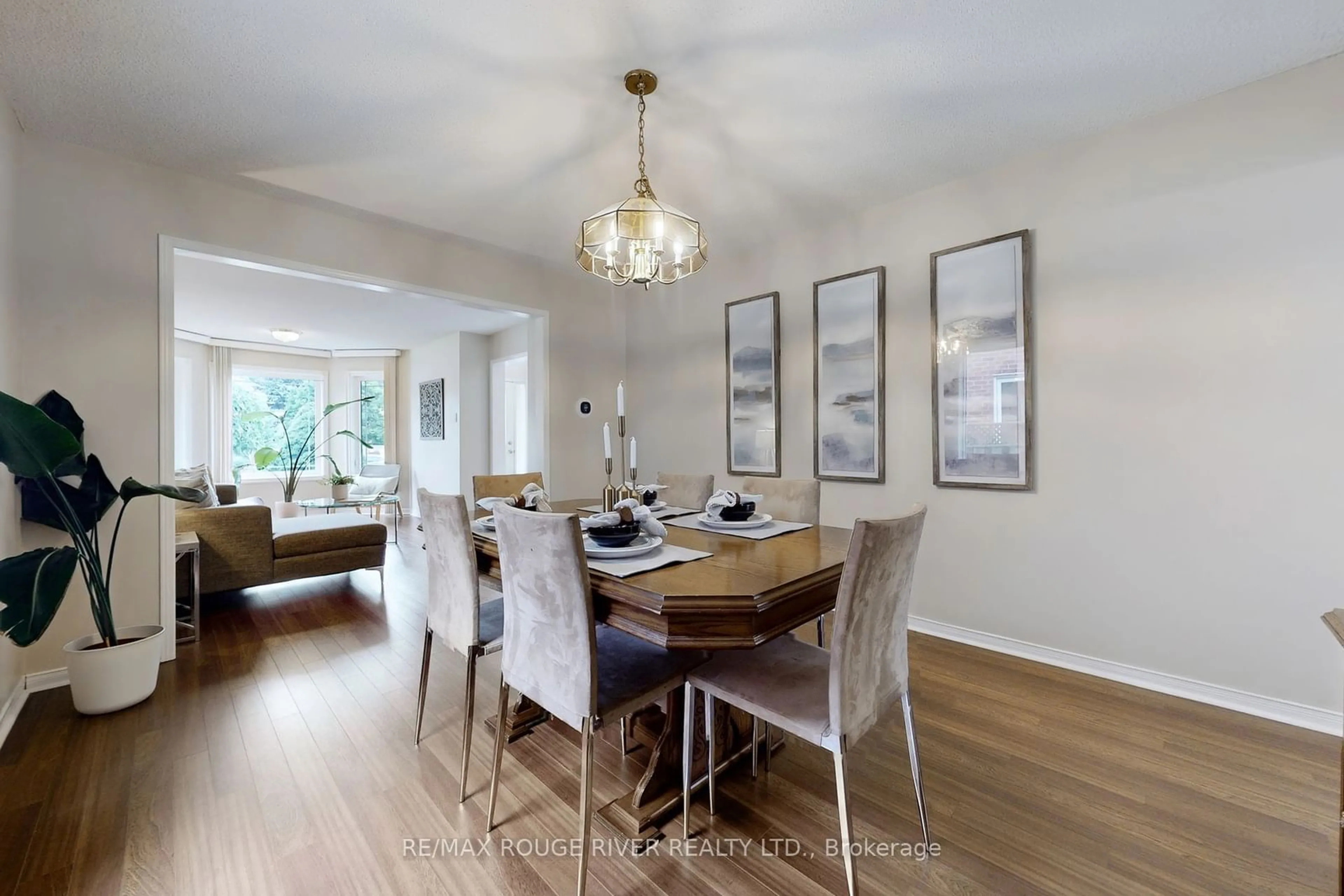 Dining room, wood/laminate floor for 1235 Windsor Hill Blvd, Mississauga Ontario L5V 1N8