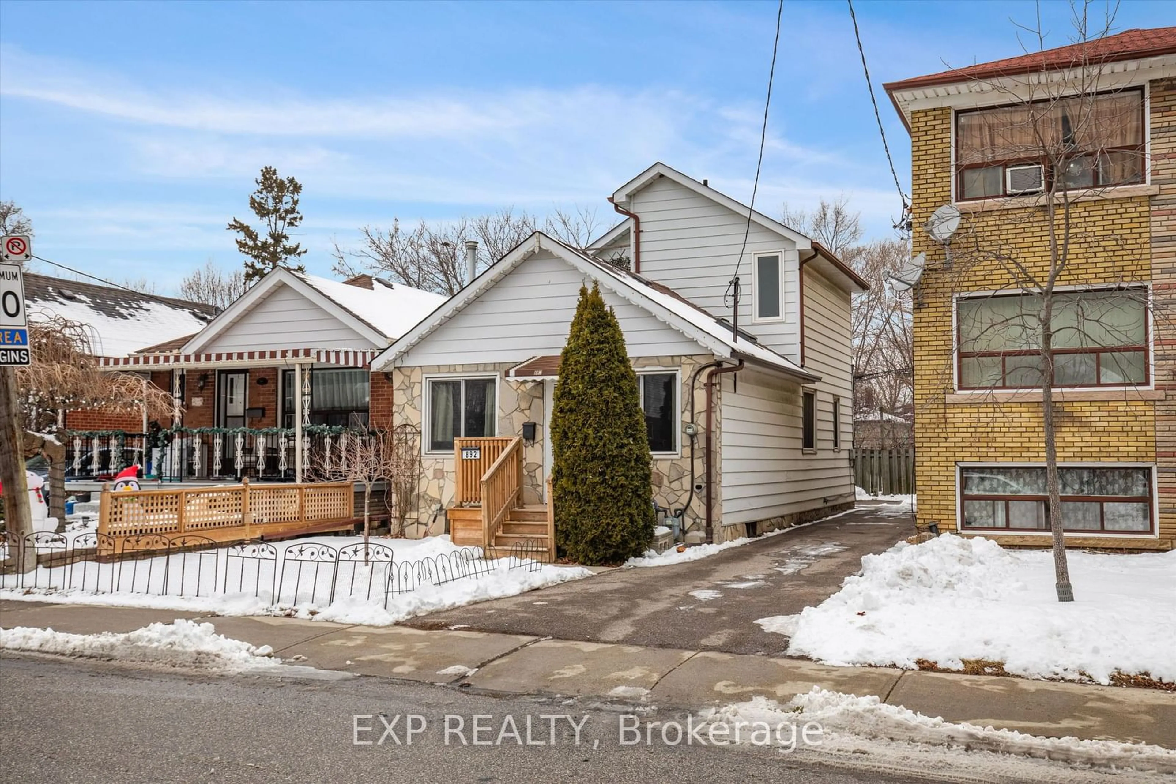 A pic from outside/outdoor area/front of a property/back of a property/a pic from drone, street for 892 Castlefield Ave, Toronto Ontario M6B 1C8