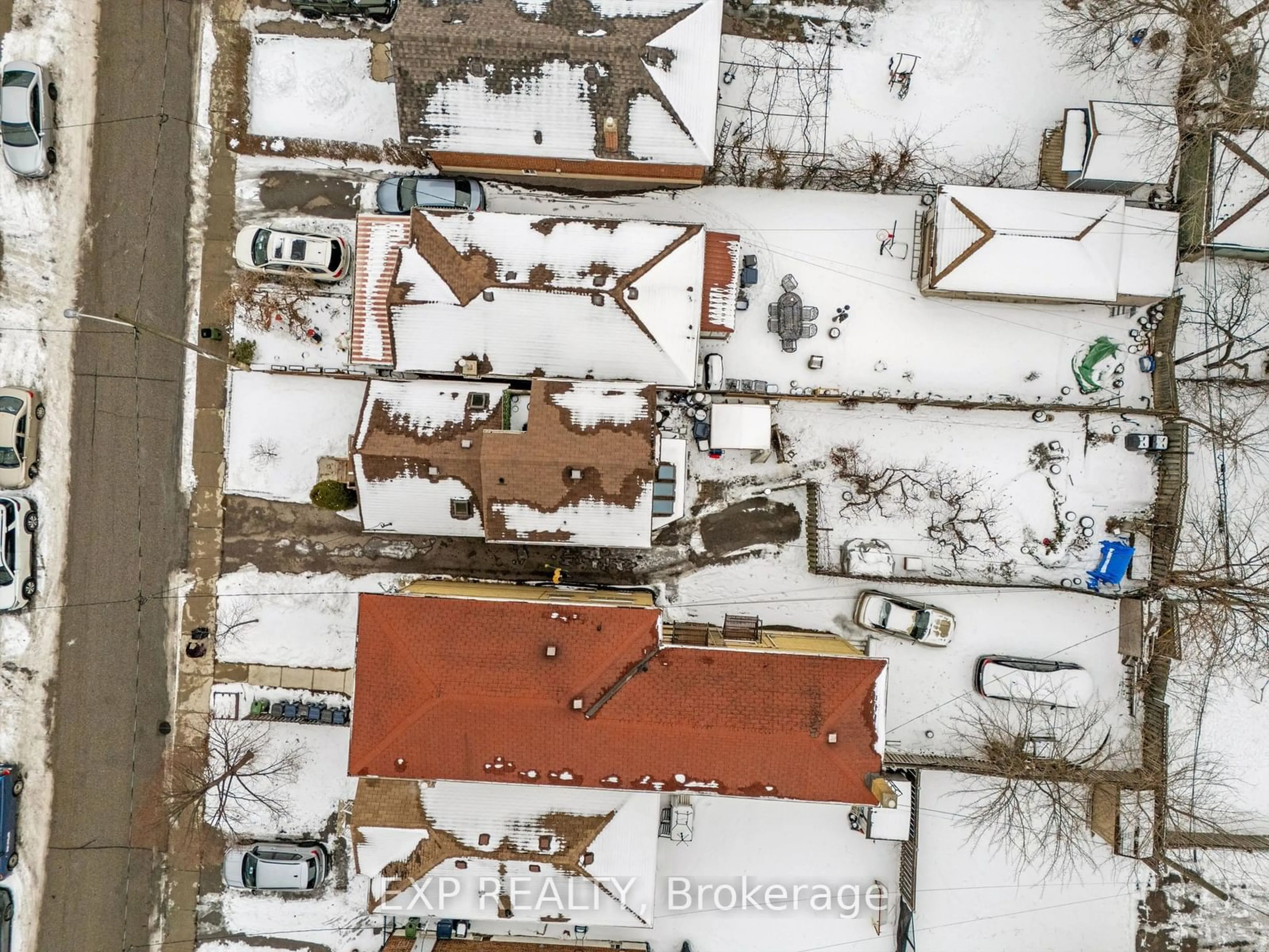 A pic from outside/outdoor area/front of a property/back of a property/a pic from drone, building for 892 Castlefield Ave, Toronto Ontario M6B 1C8