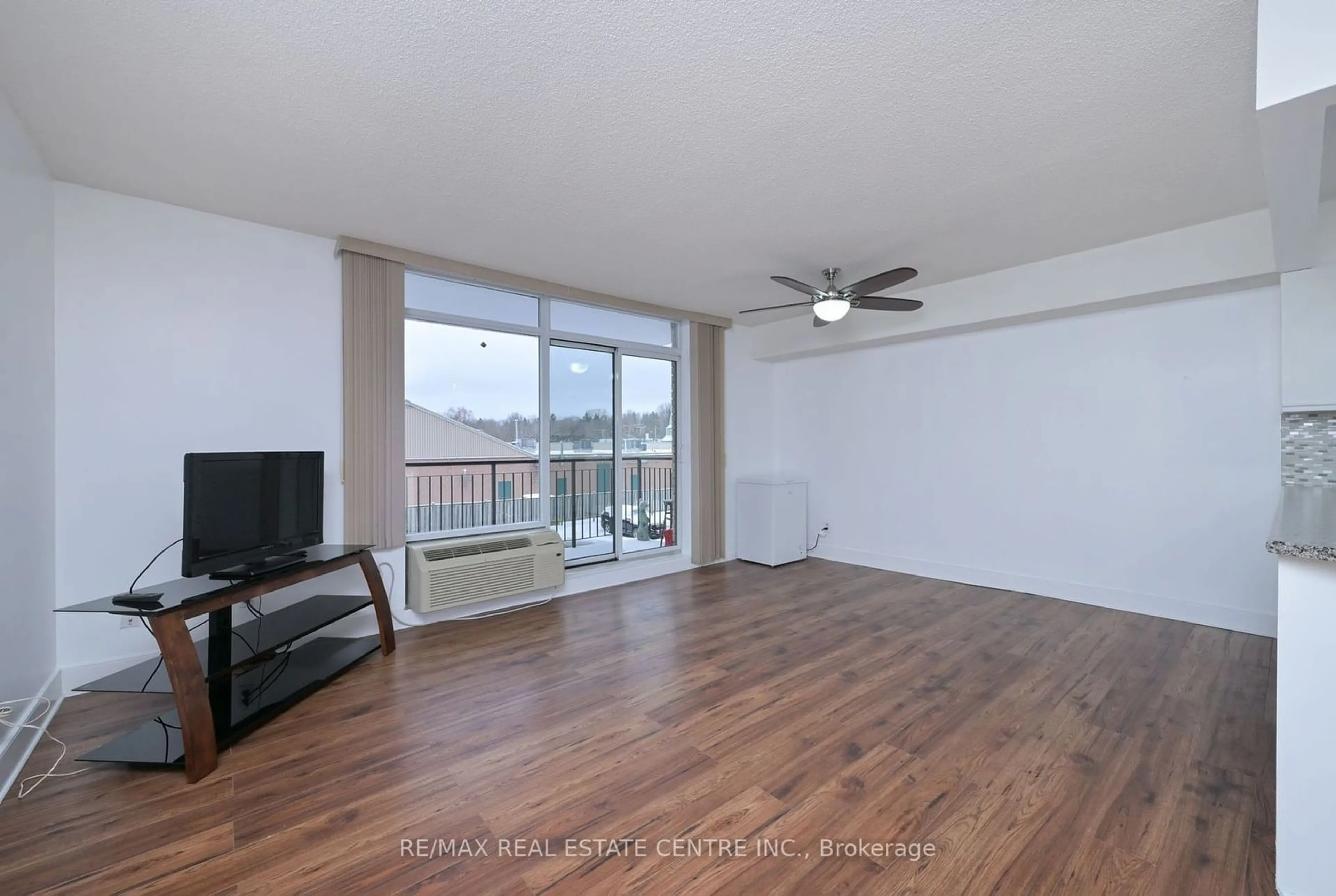 Living room with furniture, wood/laminate floor for 16 Fourth St #28, Orangeville Ontario L9W 4N7